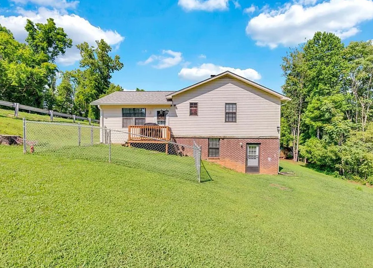 1357 Freehill Rd
