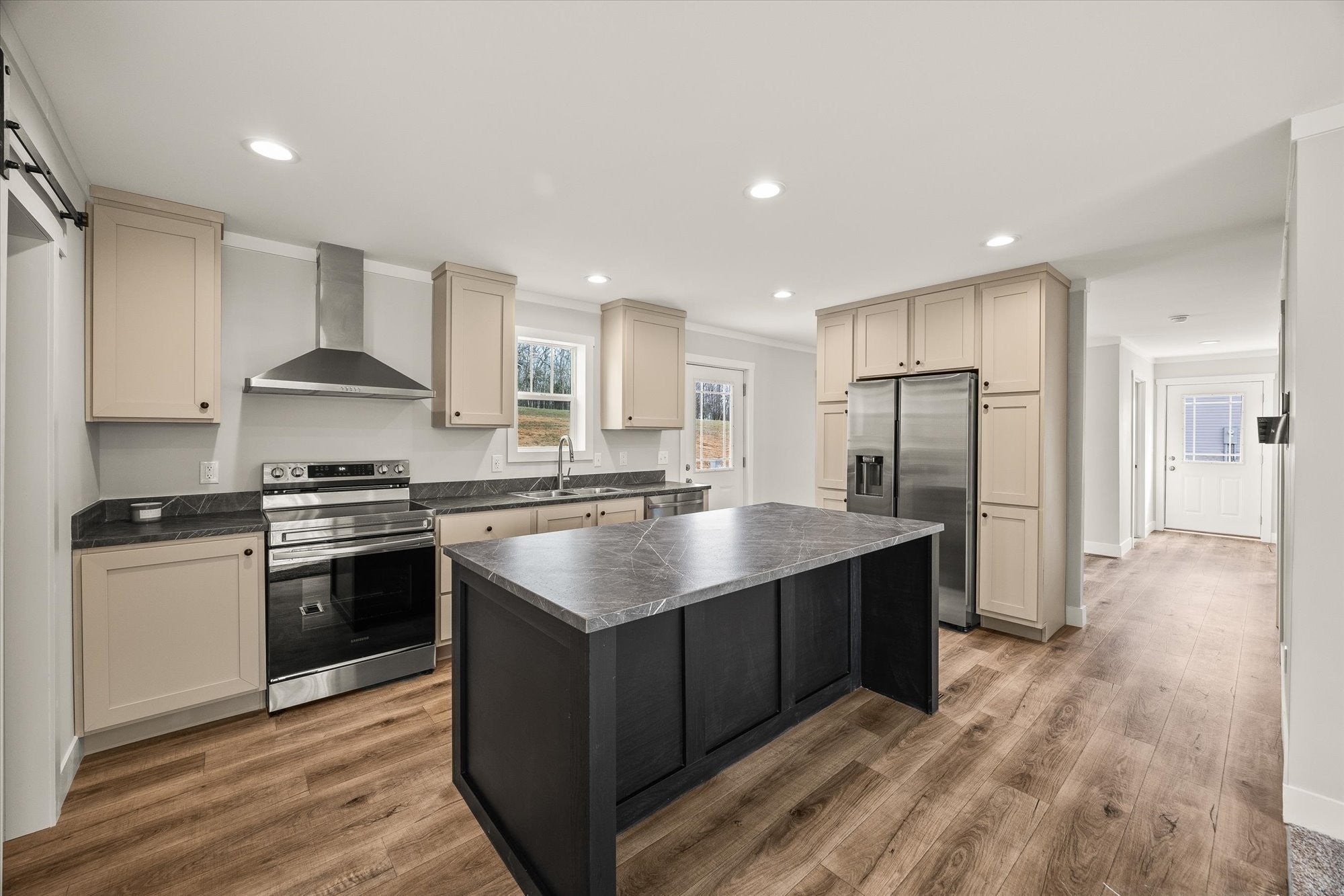 1670 Anna Maria Ln