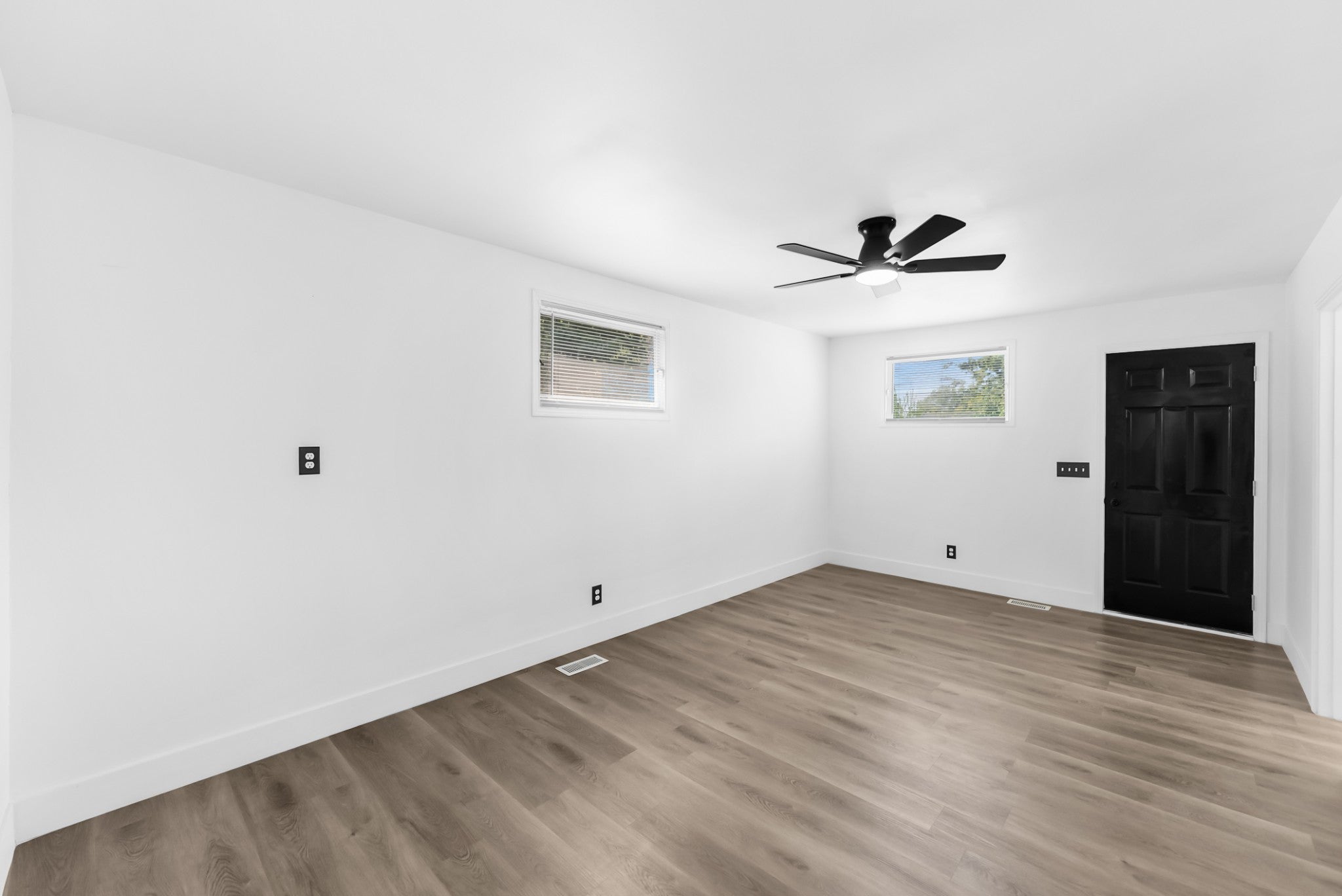 1216 Vultee Blvd