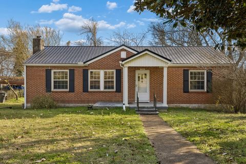 1022 Rolling Fields Cir Columbia TN 38401