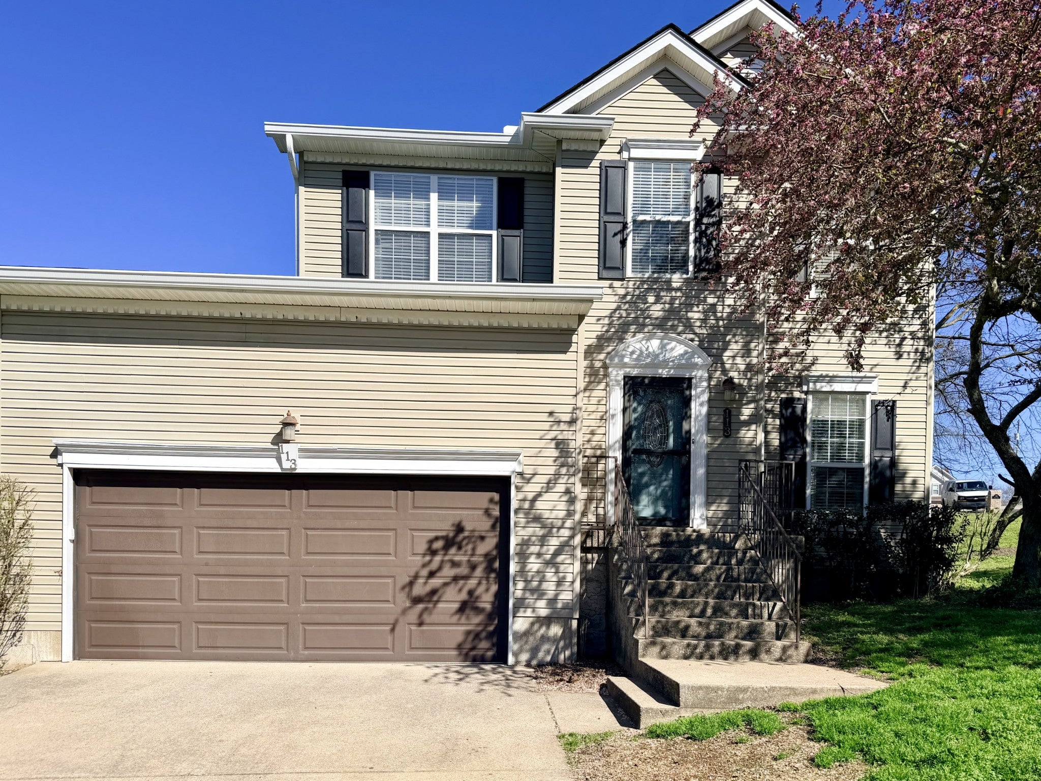113 Waters Edge Ln