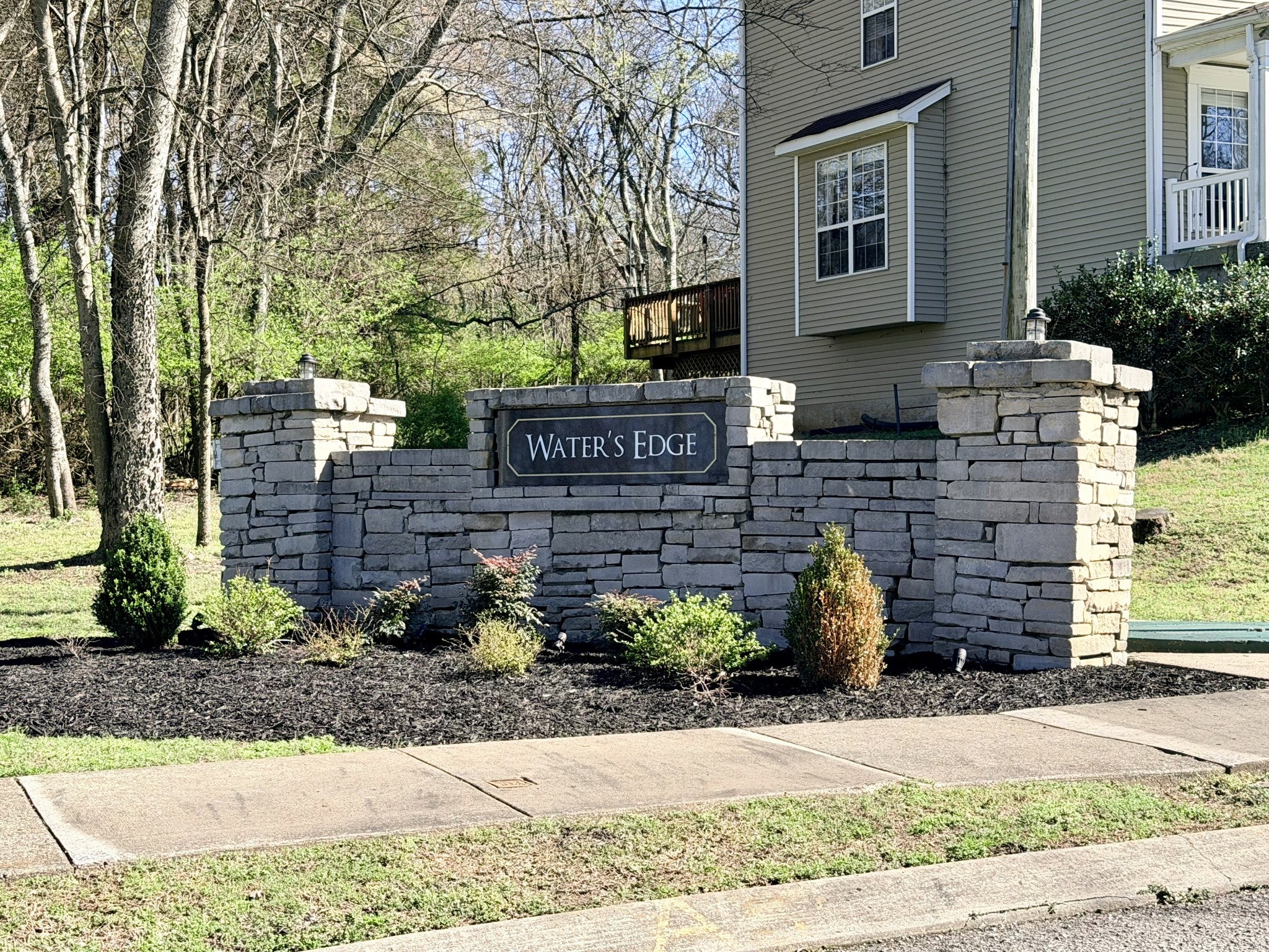 113 Waters Edge Ln