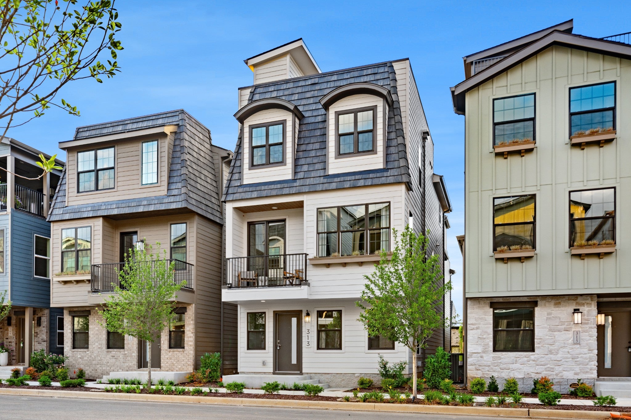 4-bed listing at 313 Edith Cir, Nashville