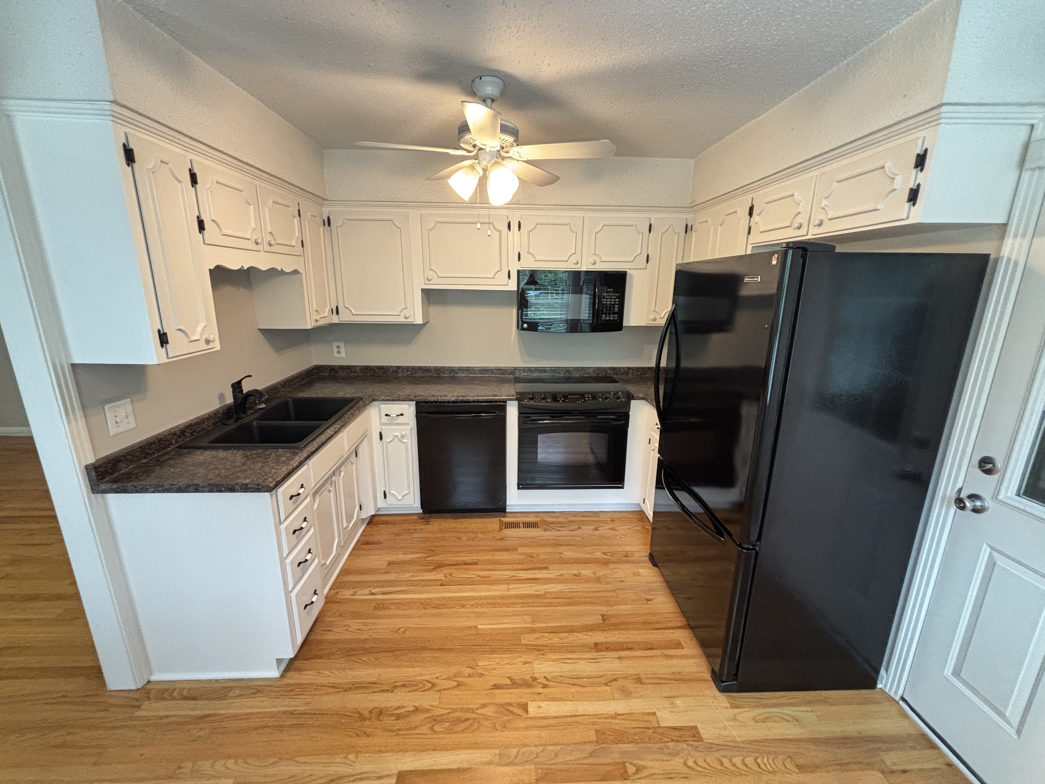 106 Laurel Ln