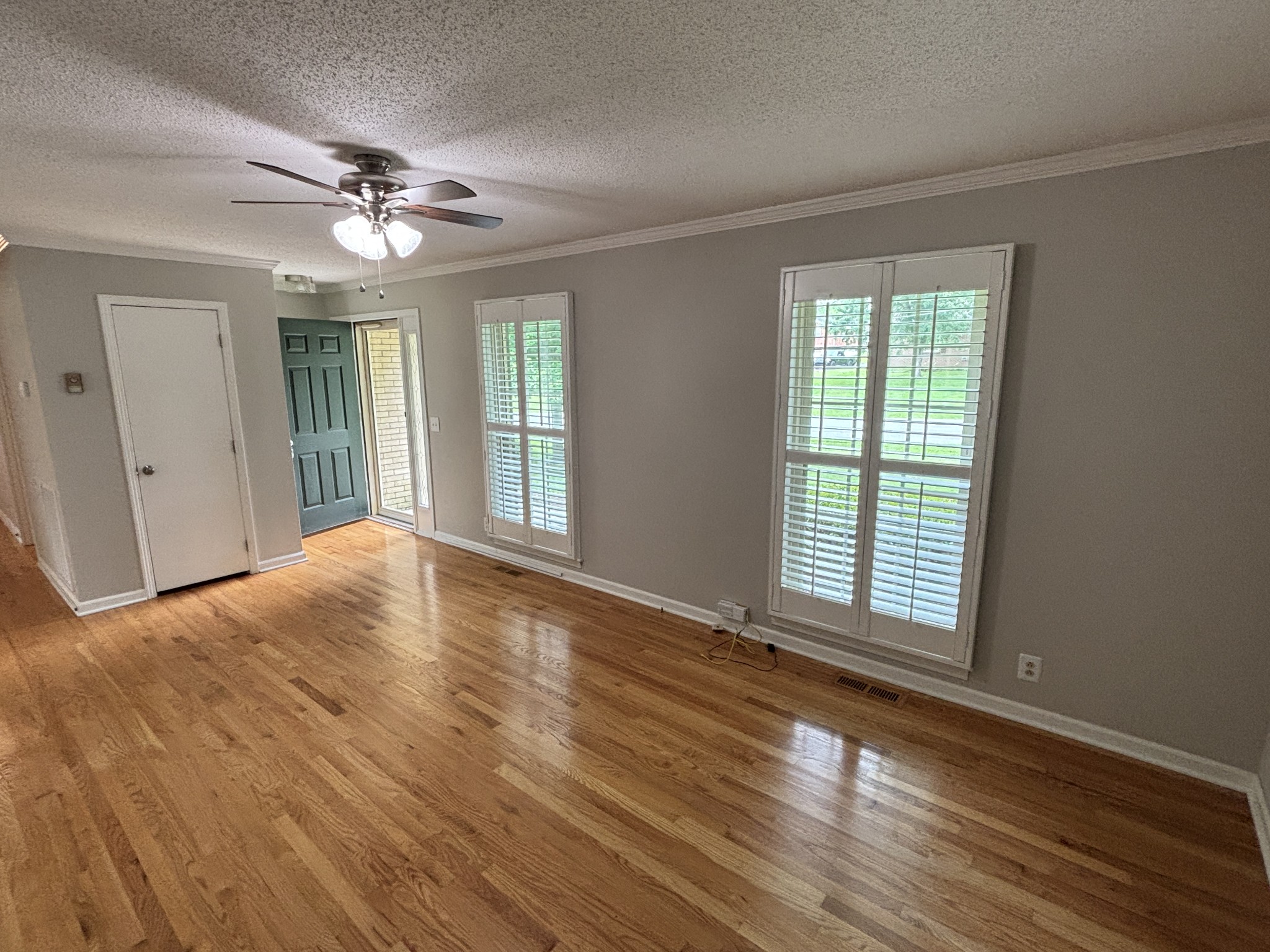 106 Laurel Ln