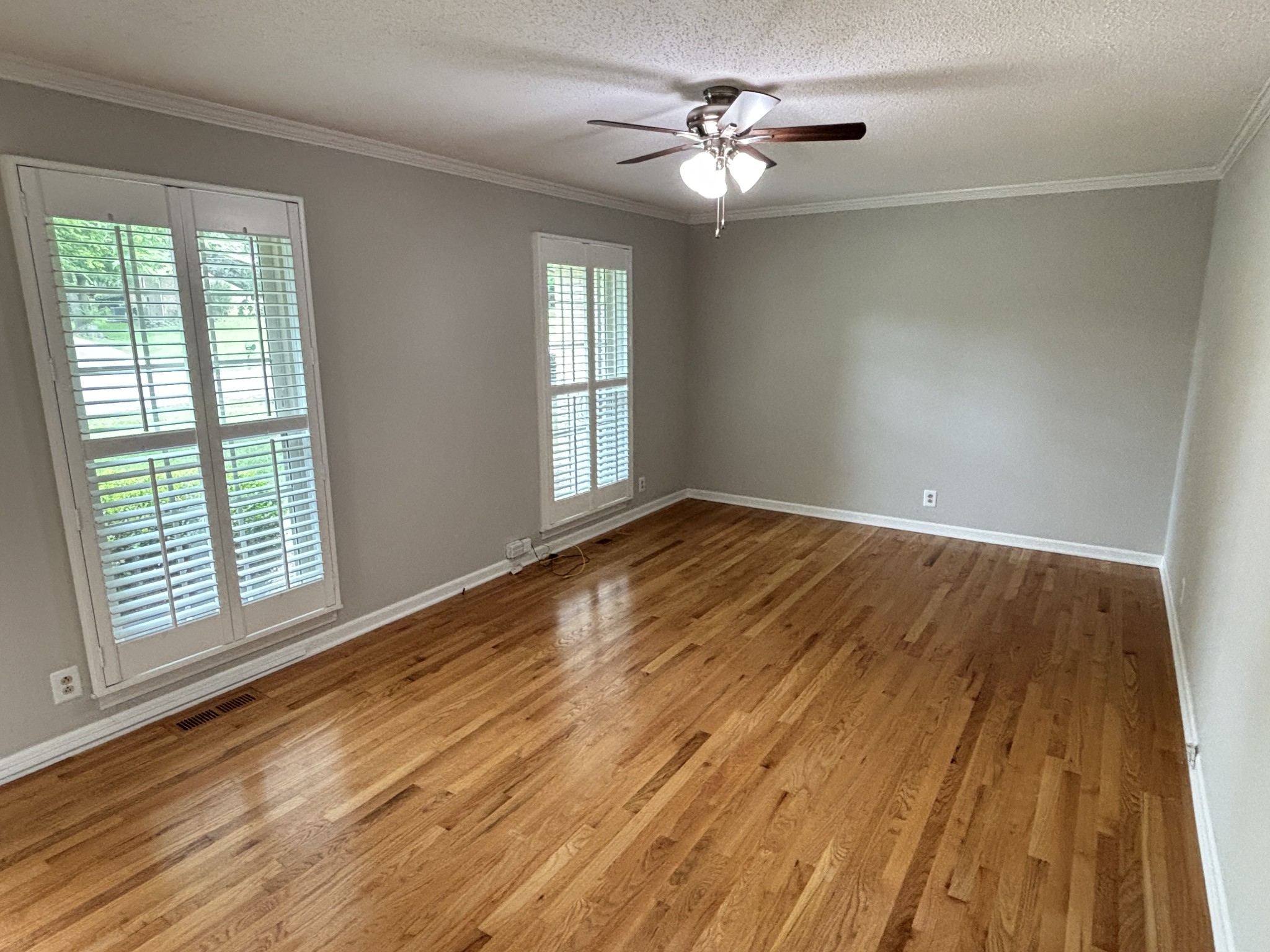 106 Laurel Ln