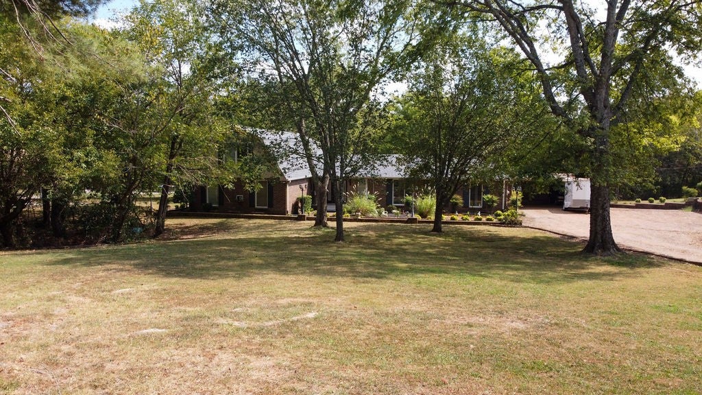 1305 Hill Lakes Ln