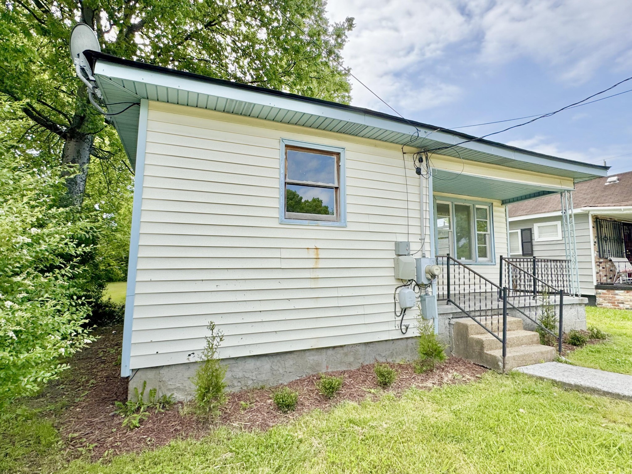 810 Roanoke Avenue