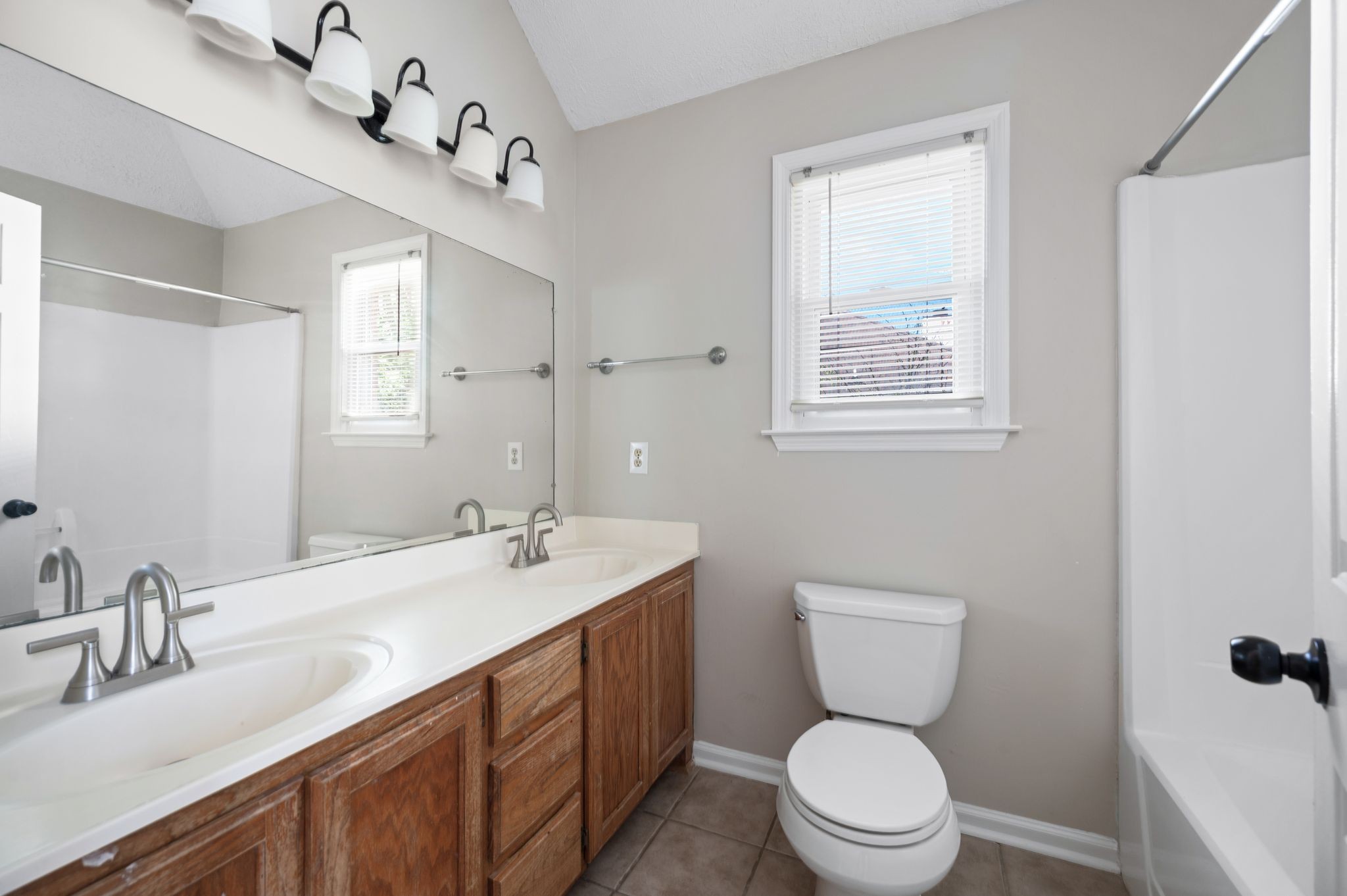 Antioch, Tennessee 37013, United States, 5 Bedrooms Bedrooms, ,2 BathroomsBathrooms,Residential,Active,234256