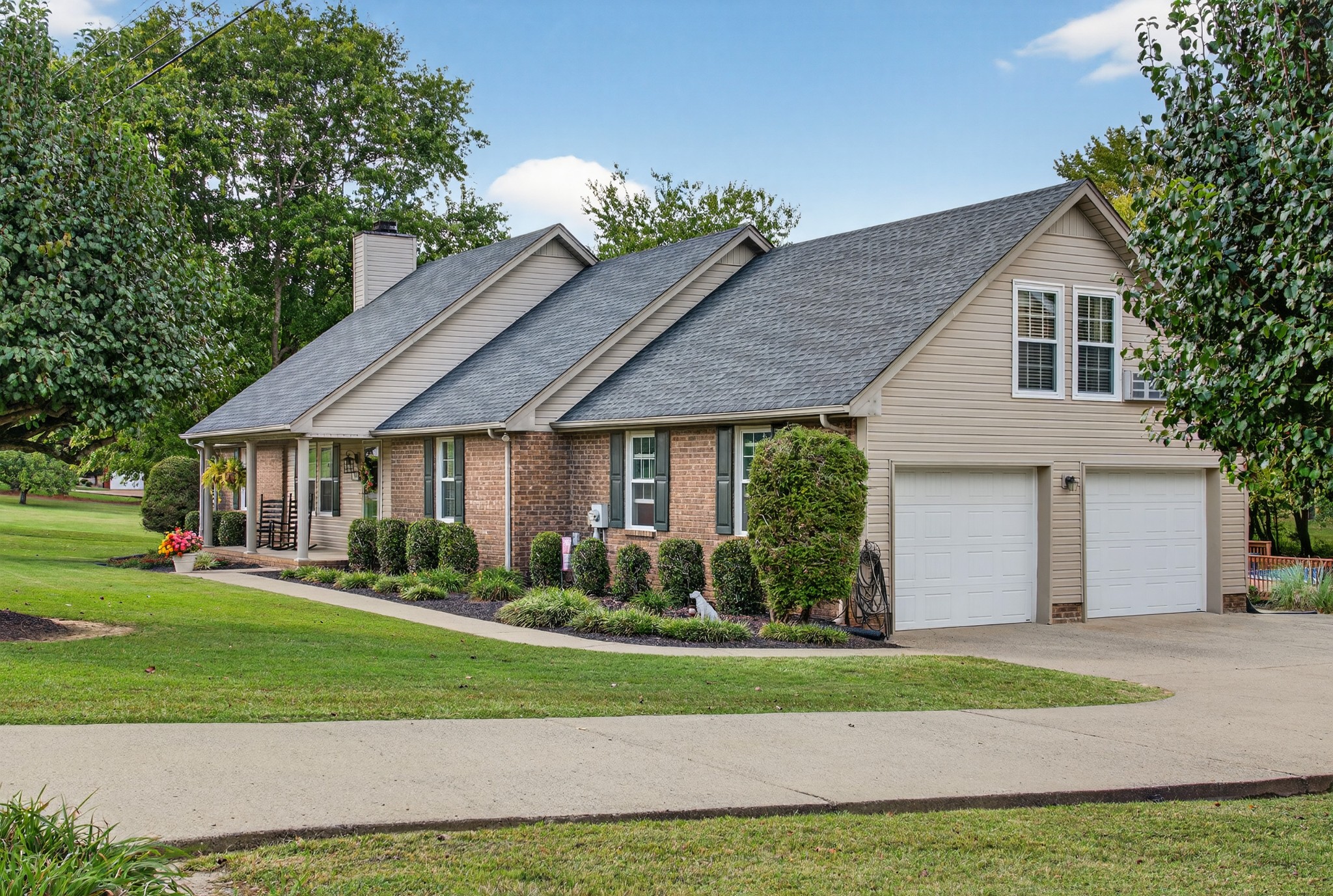 102 Arrowood Dr