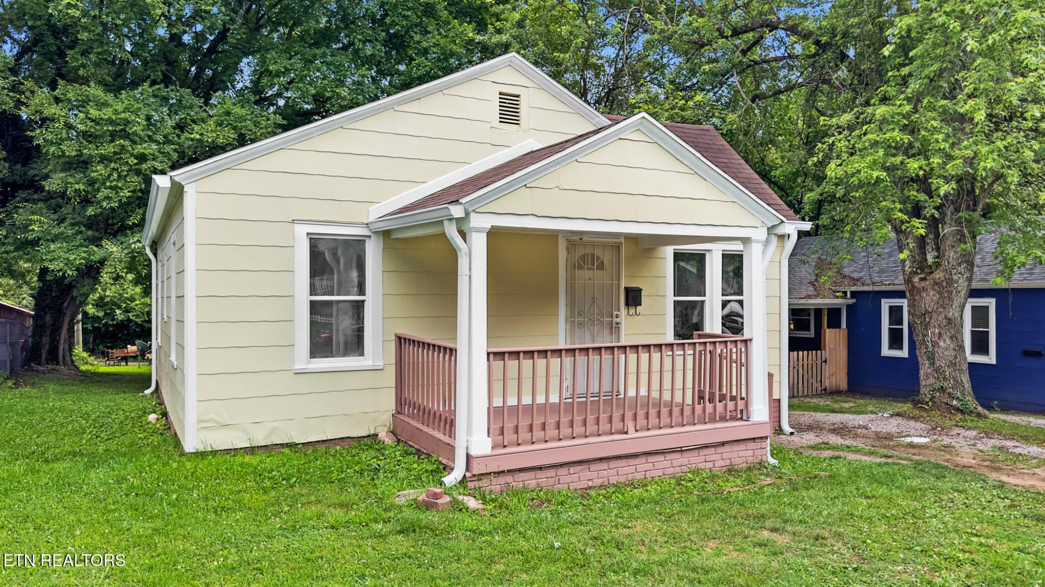 2228 Lawson Ave