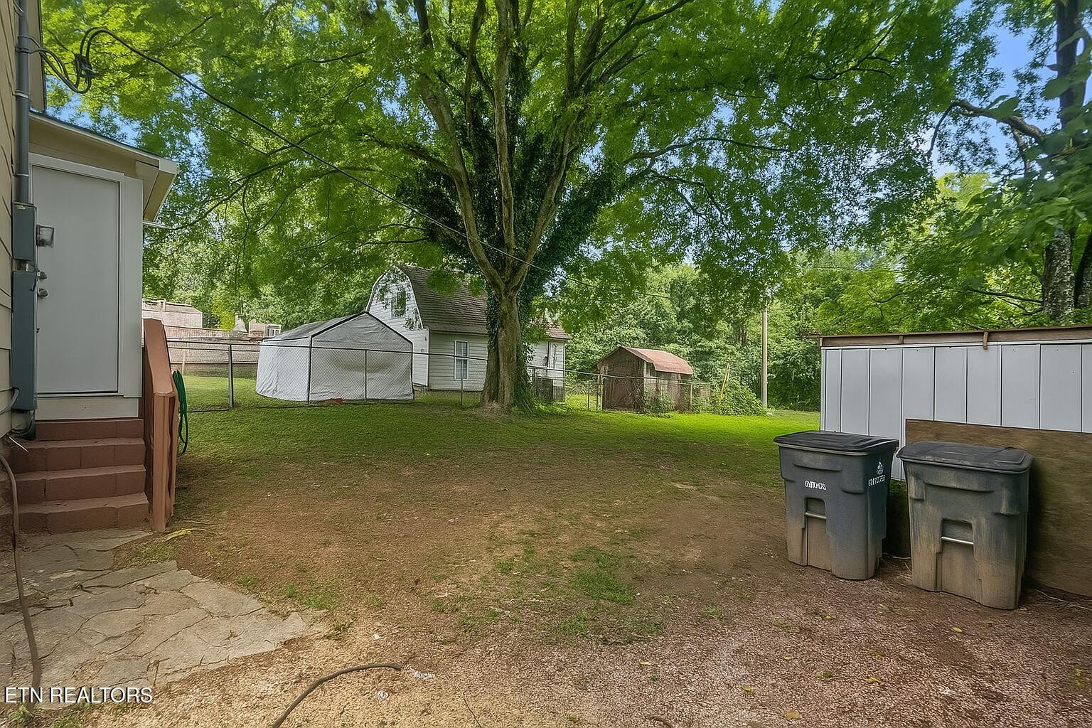 2228 Lawson Ave