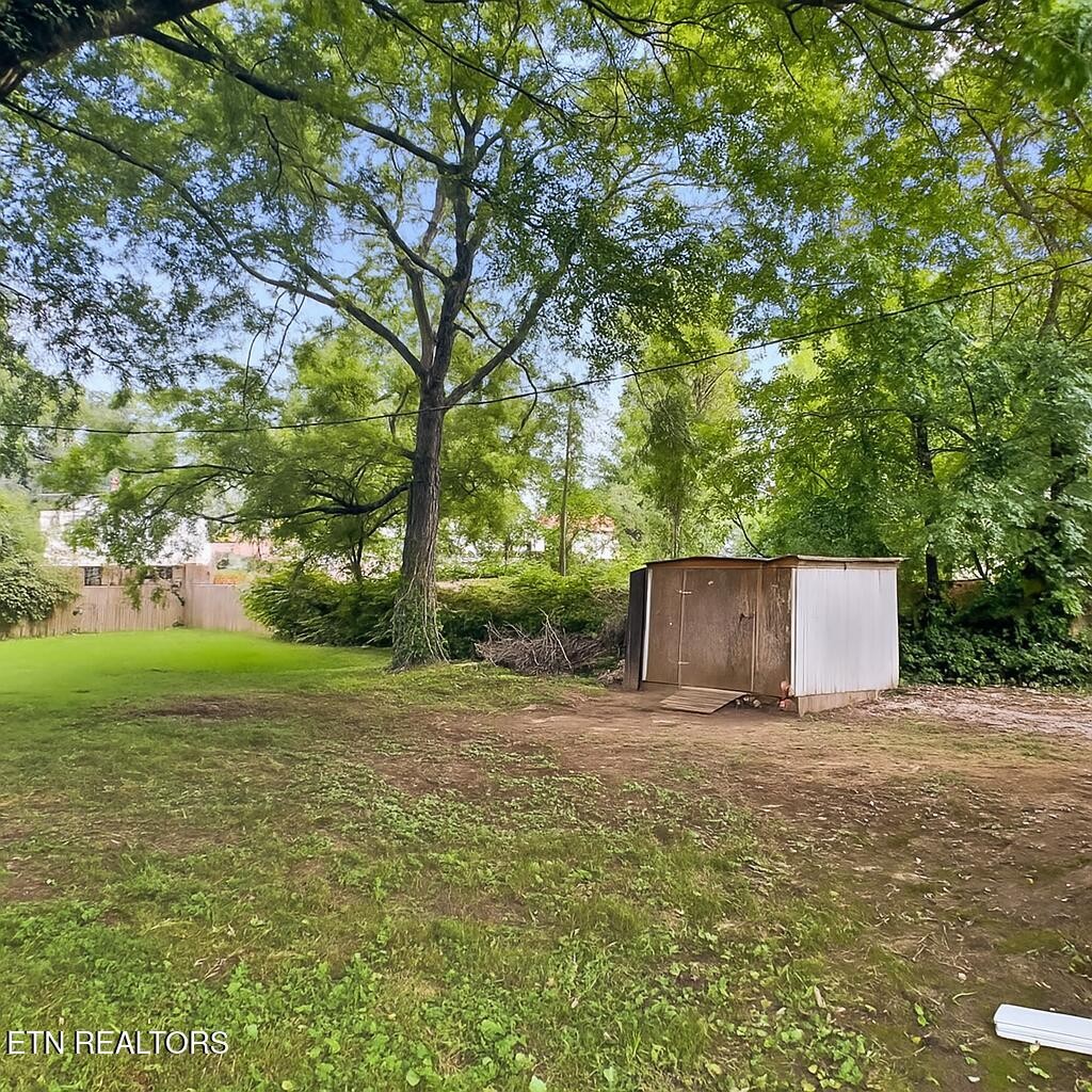 2228 Lawson Ave