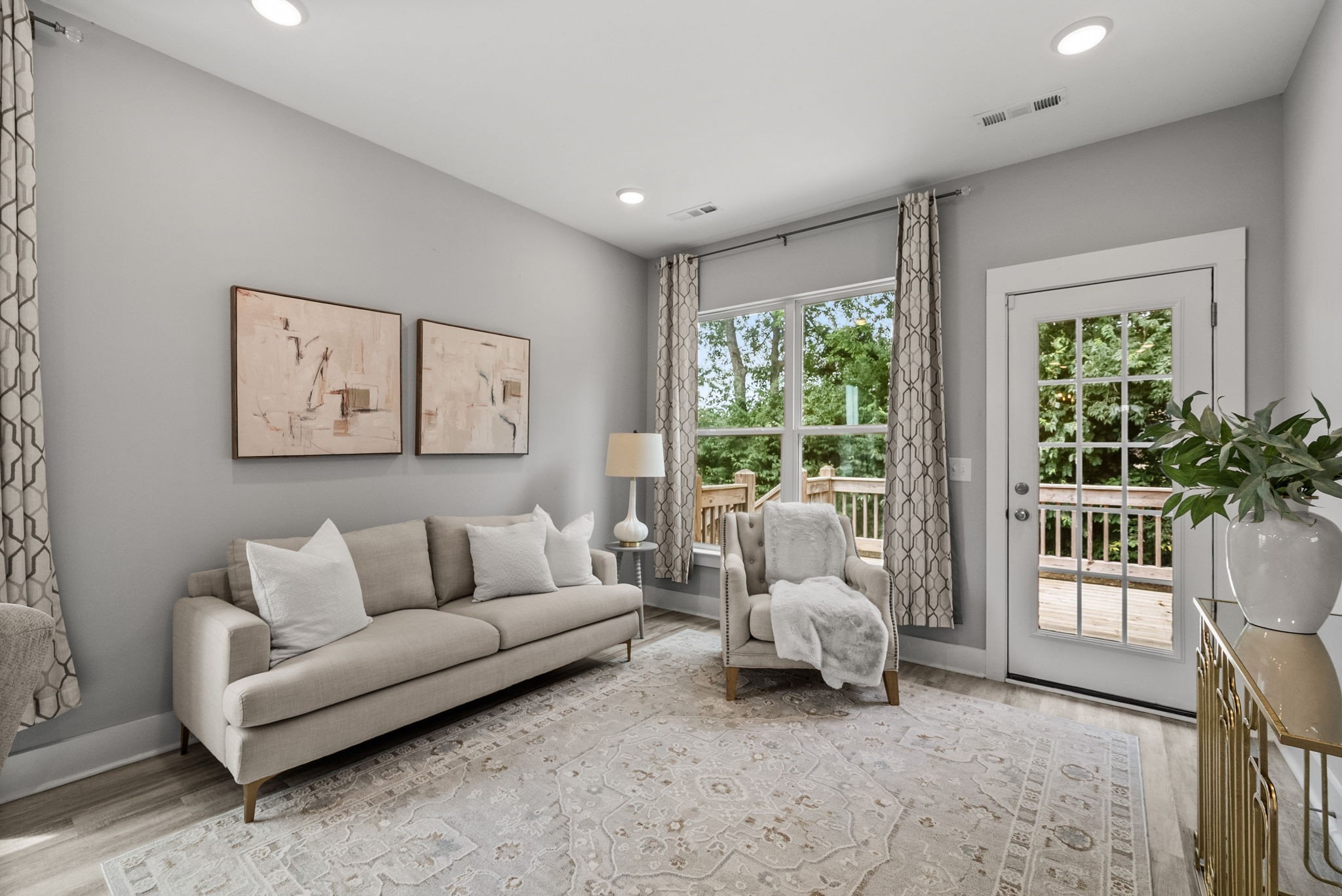 1230 Hayloft Pl