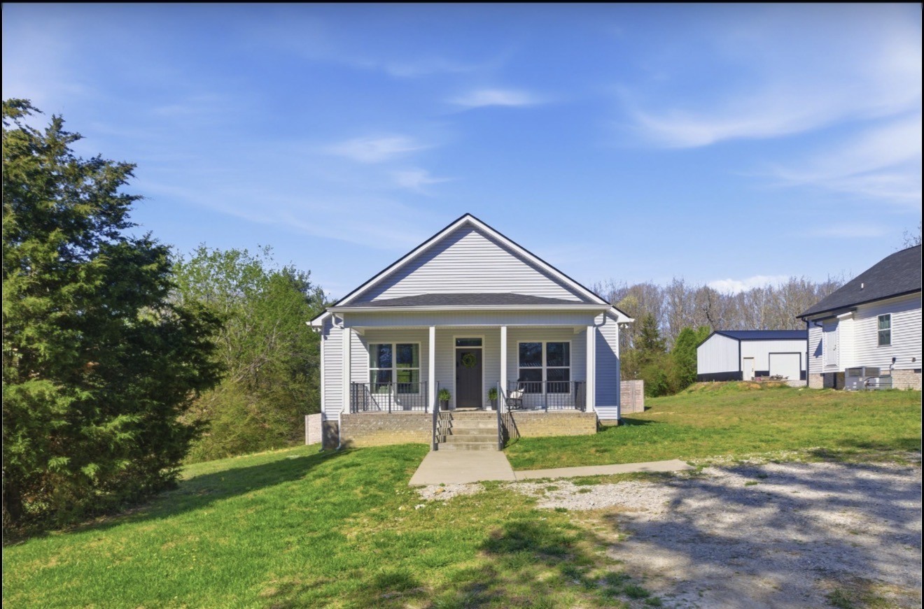 1030 Oak Dr