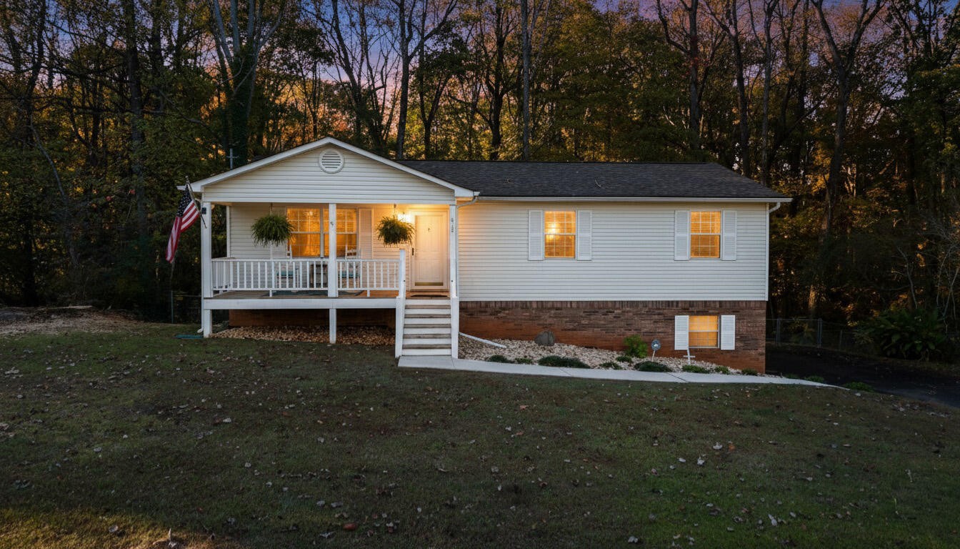 915 Whisperwood Trail NE