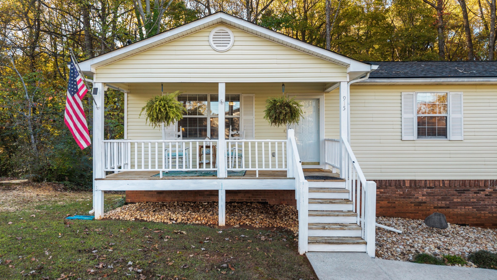 915 Whisperwood Trail NE