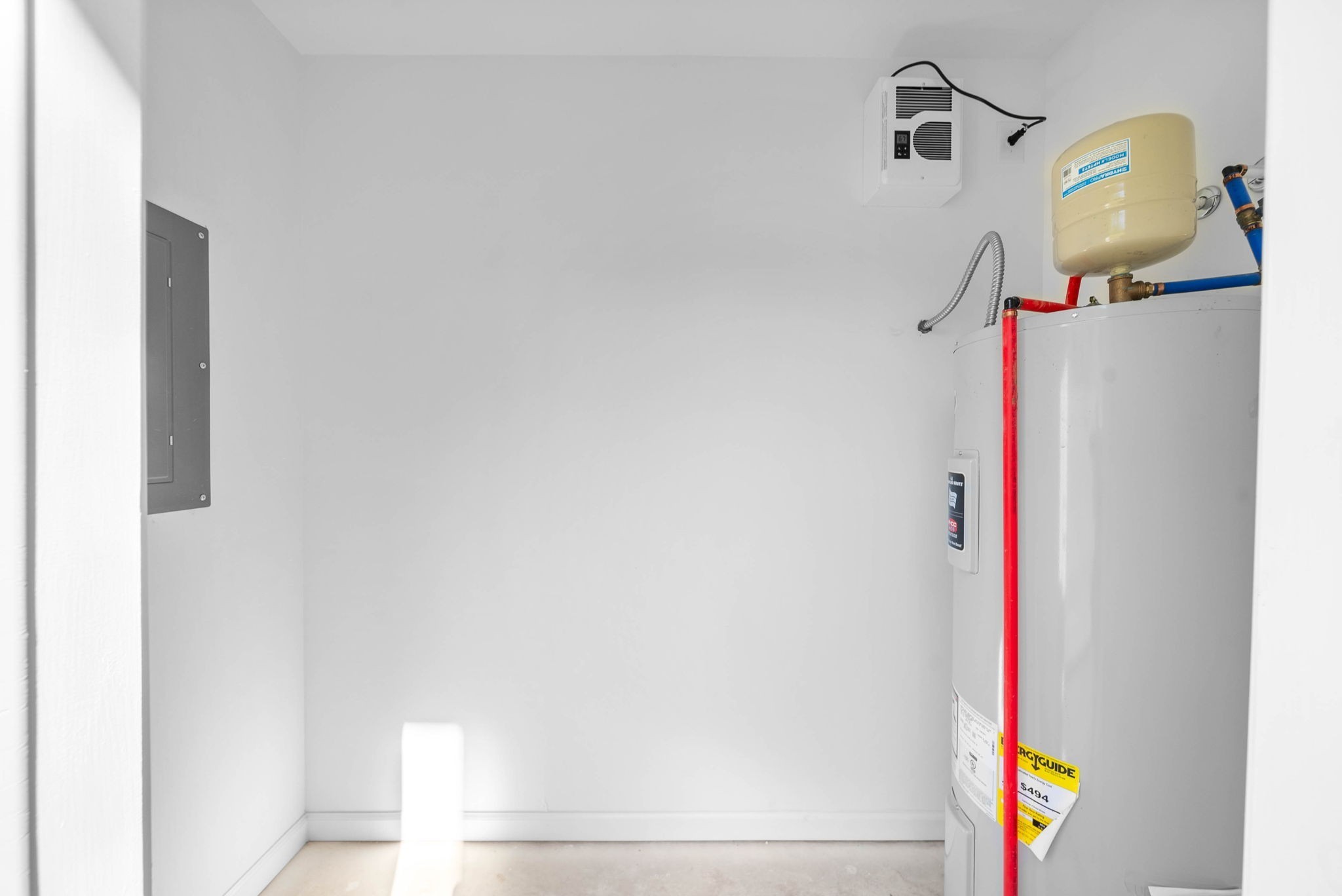 Clarksville, Tennessee 37040, United States, 2 Bedrooms Bedrooms, ,3 BathroomsBathrooms,Residential,Active,131053