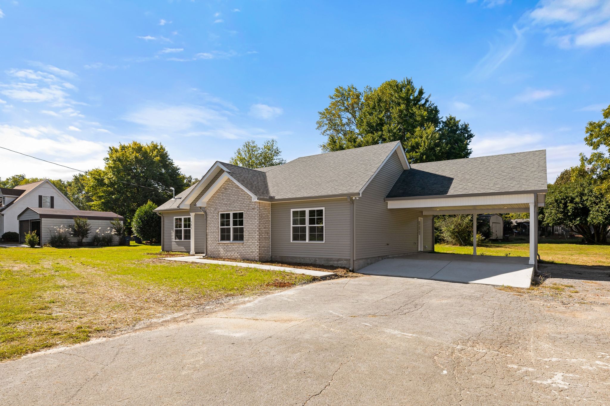 702 Adams Dr