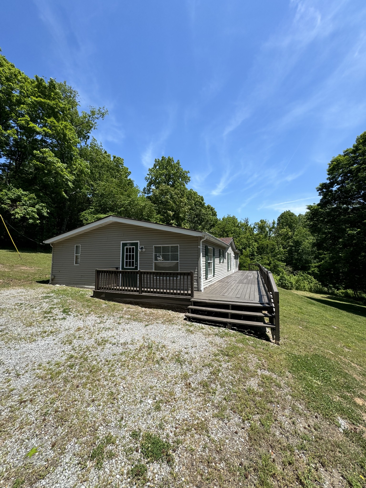 706 Laura Ln