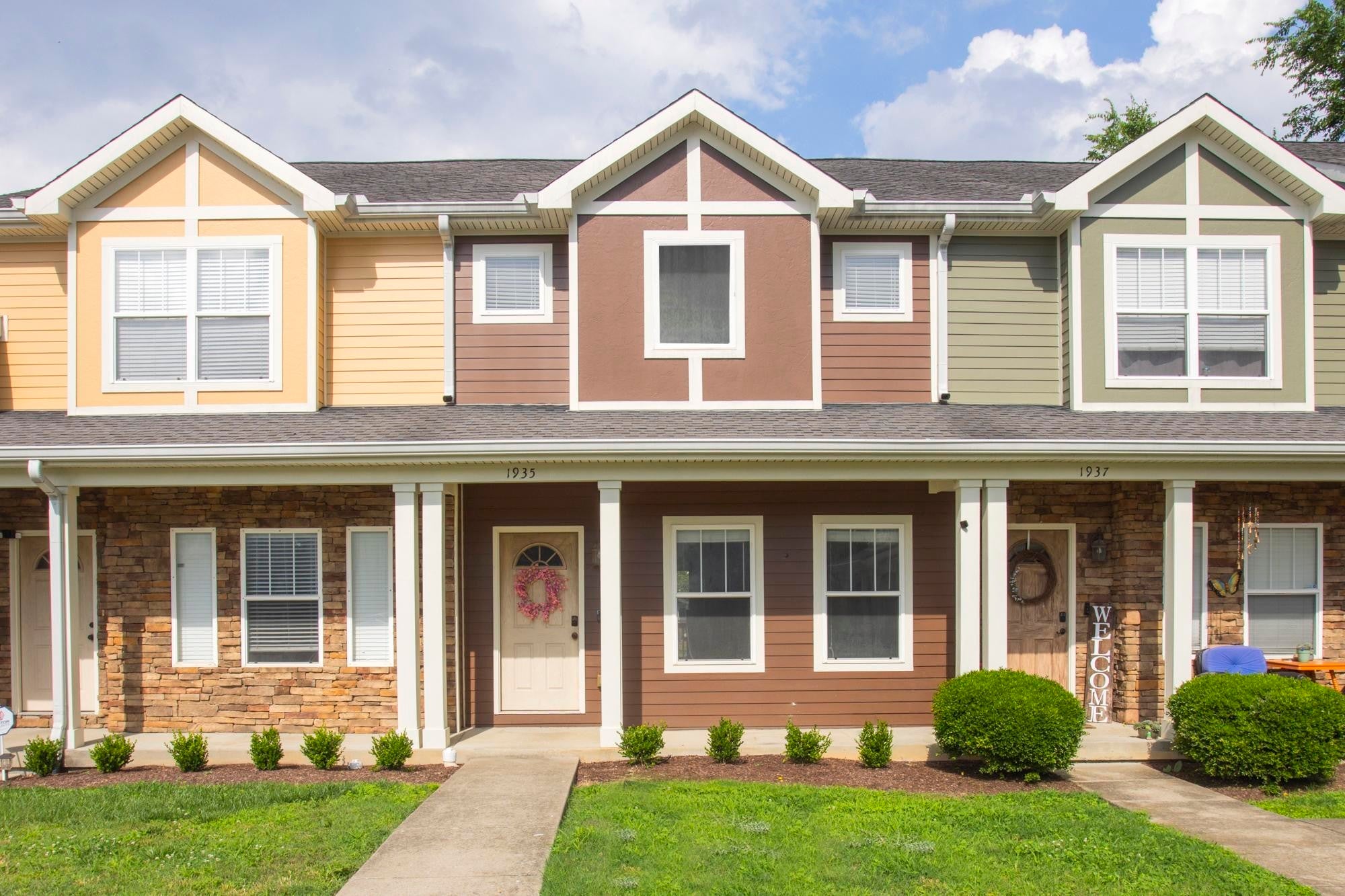 2-bed condo at 1935 Lombardia Ln, Madison, sold October 8, 2025