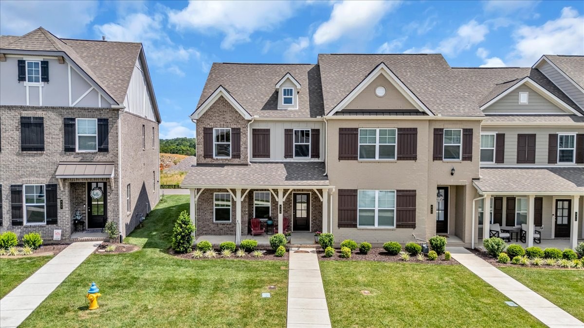 935 Nance Ln