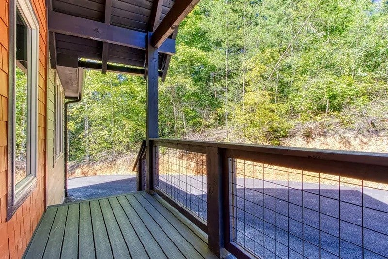 1504 Bear Valley Rd