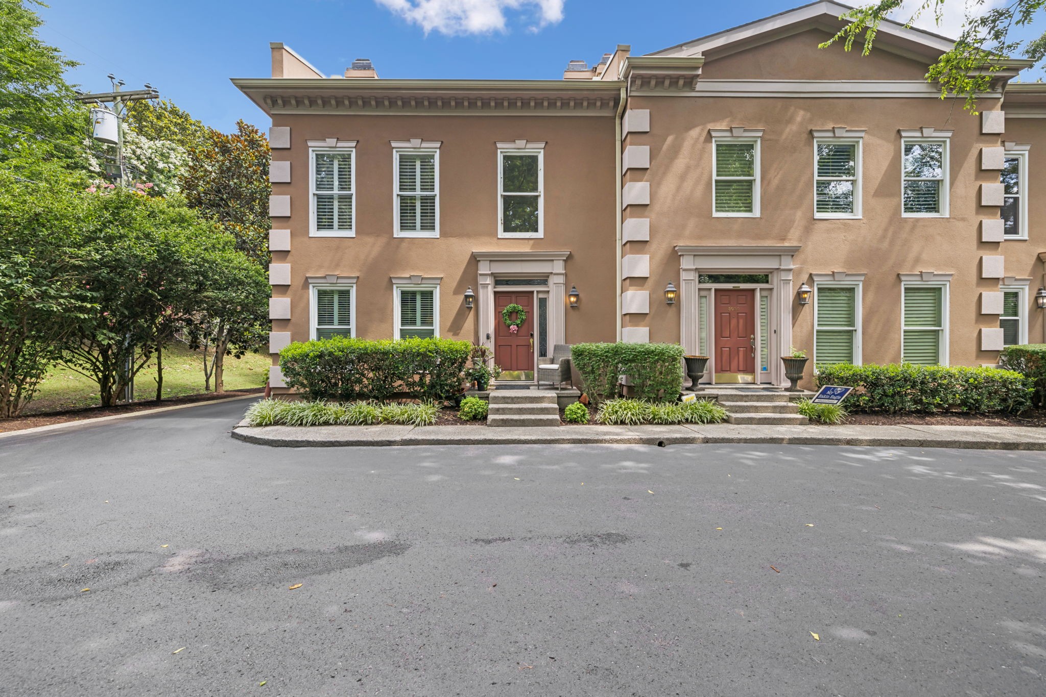 3059 Woodlawn Dr
