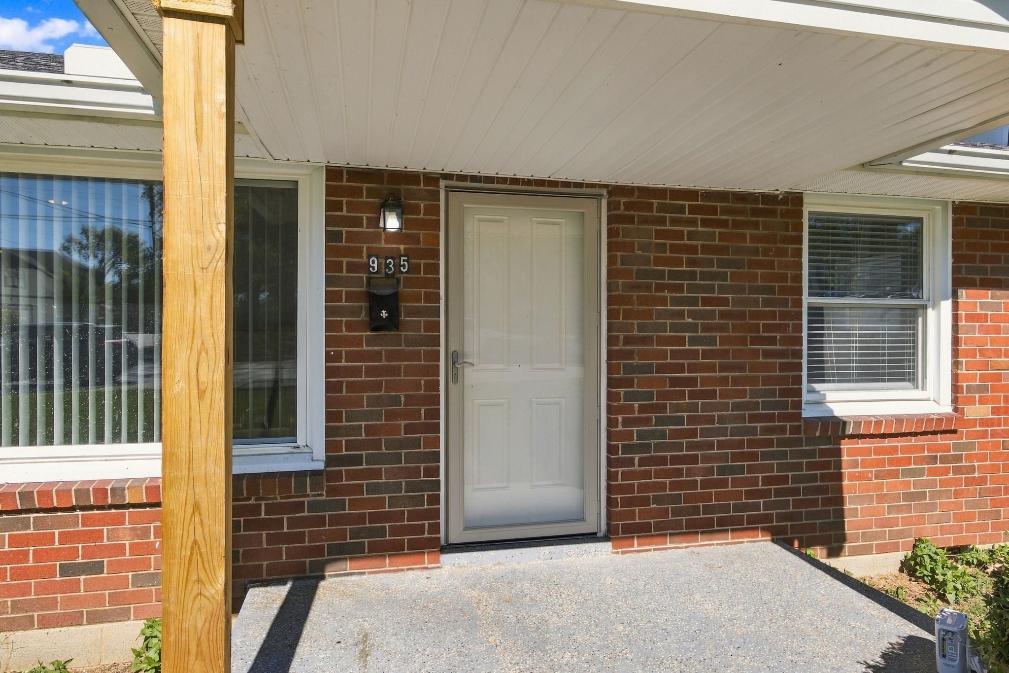 935 Seymour Ave