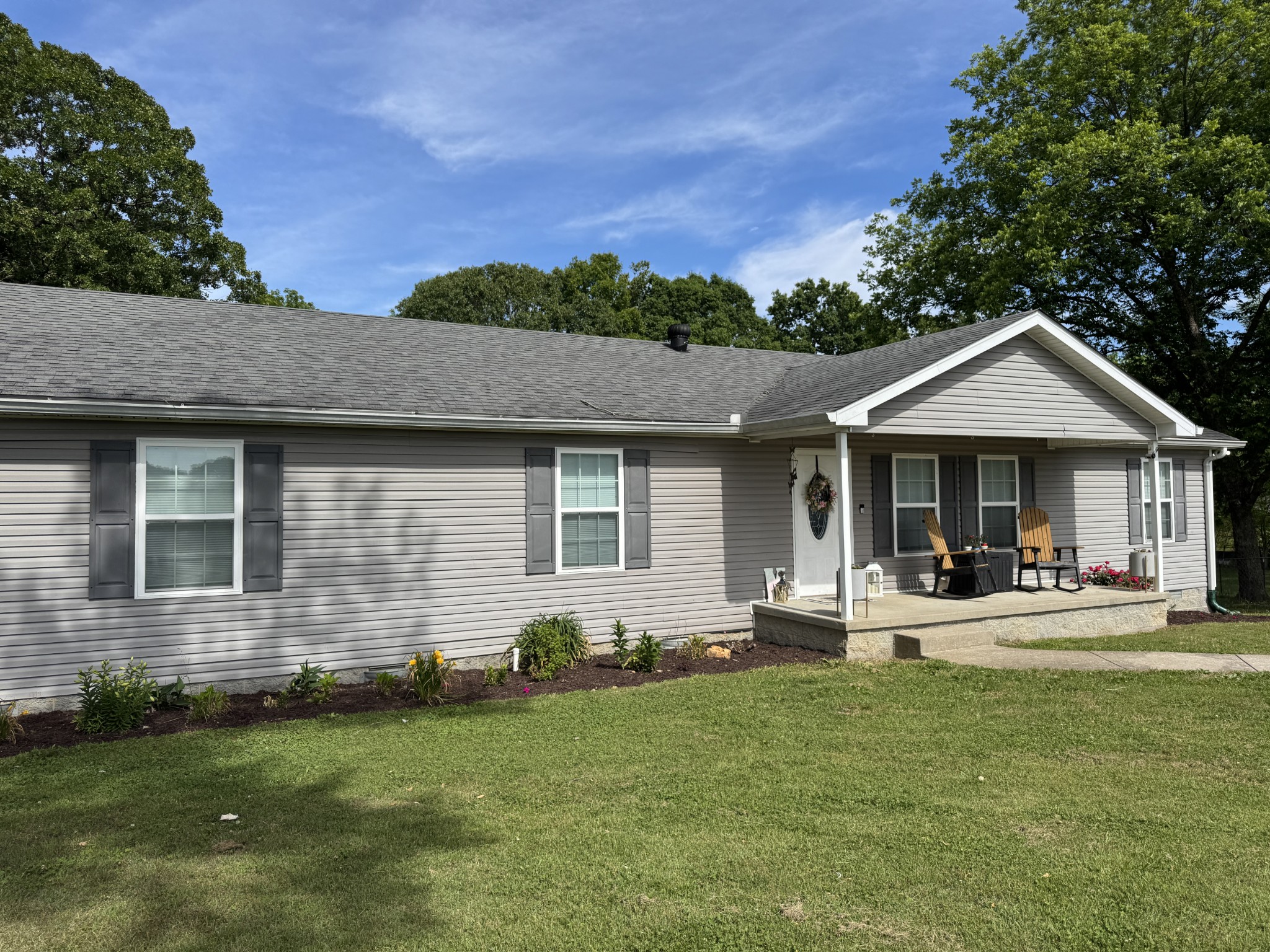 105 Larkins Dr