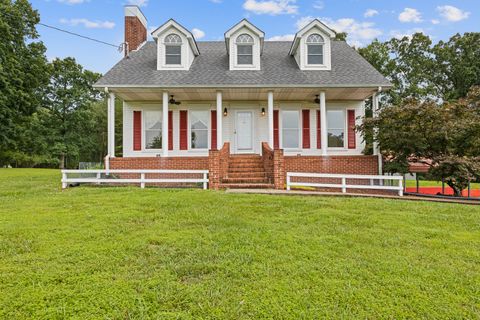 4045 Old Nashville Hwy Mc Ewen TN 37101