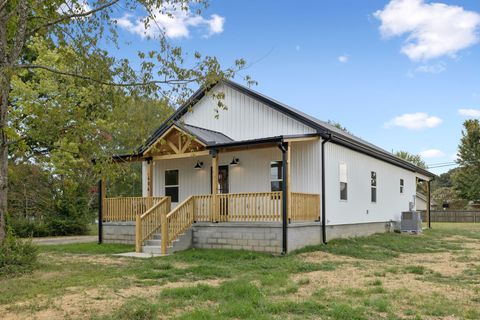 Photo of 404 W 4th Ave, Hohenwald, TN 38462 (MLS # 2990352)