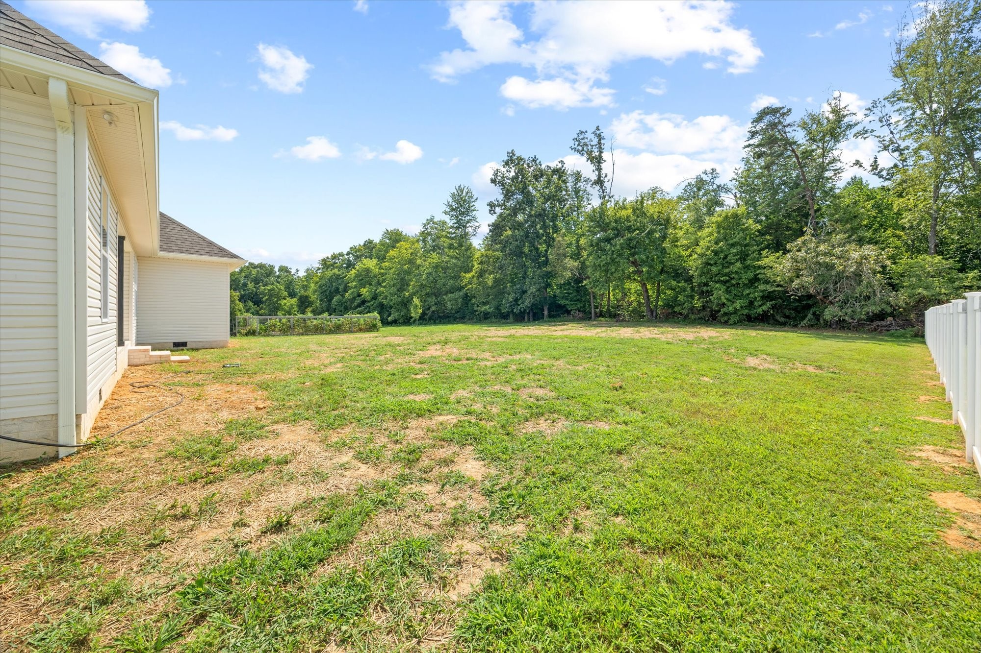 2562 Whispering Oaks Ln