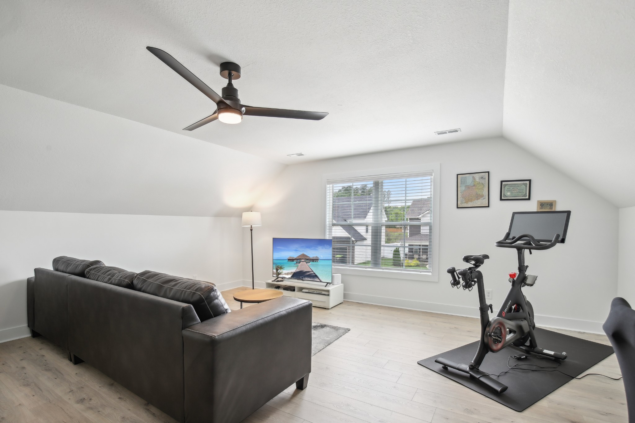 Clarksville, Tennessee 37043, United States, 3 Bedrooms Bedrooms, ,3 BathroomsBathrooms,Residential,Active,141738