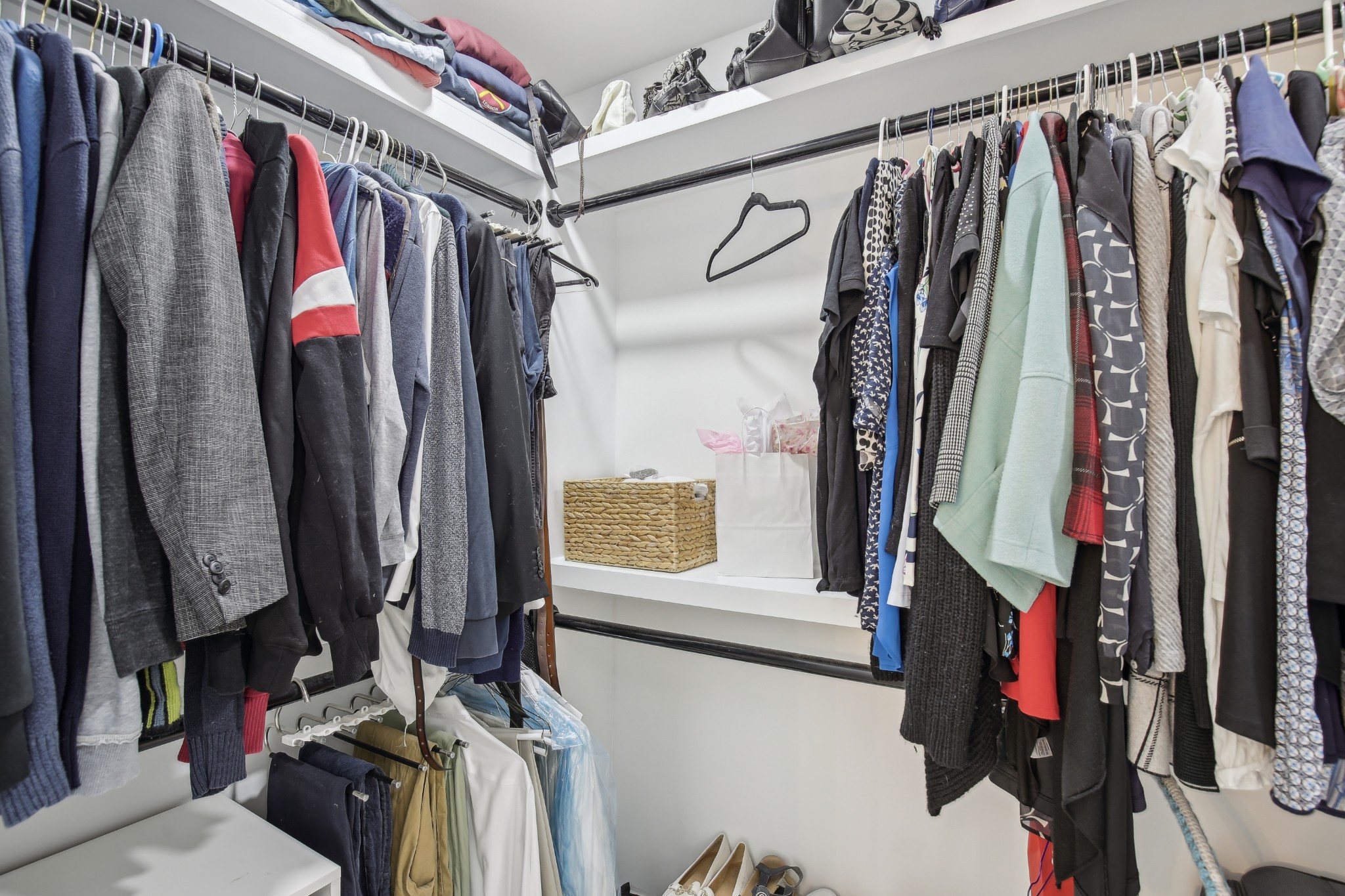 Clarksville, Tennessee 37043, United States, 3 Bedrooms Bedrooms, ,3 BathroomsBathrooms,Residential,Active,141738