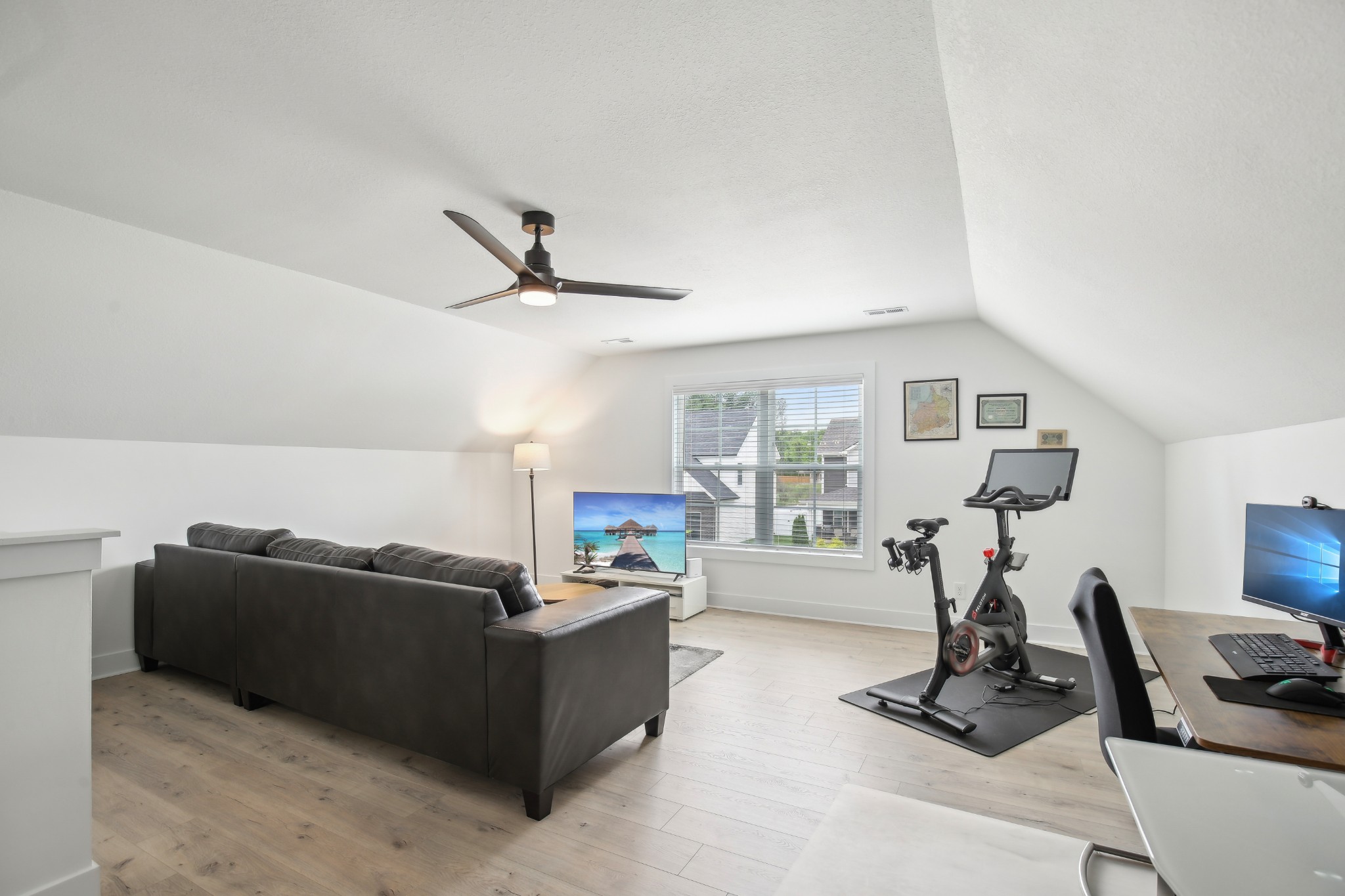 Clarksville, Tennessee 37043, United States, 3 Bedrooms Bedrooms, ,3 BathroomsBathrooms,Residential,Active,141738