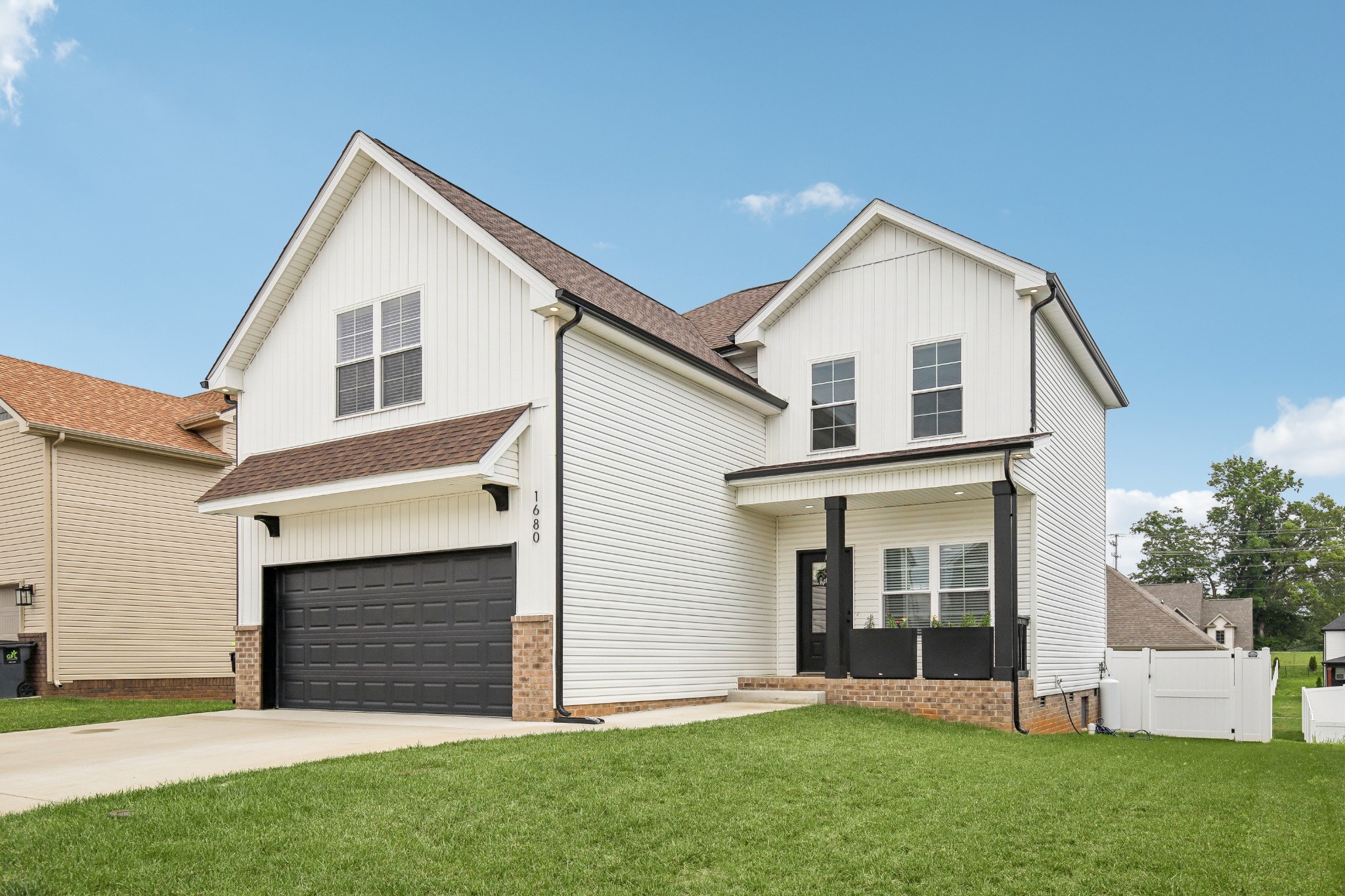 Clarksville, Tennessee 37043, United States, 3 Bedrooms Bedrooms, ,3 BathroomsBathrooms,Residential,Active,141738