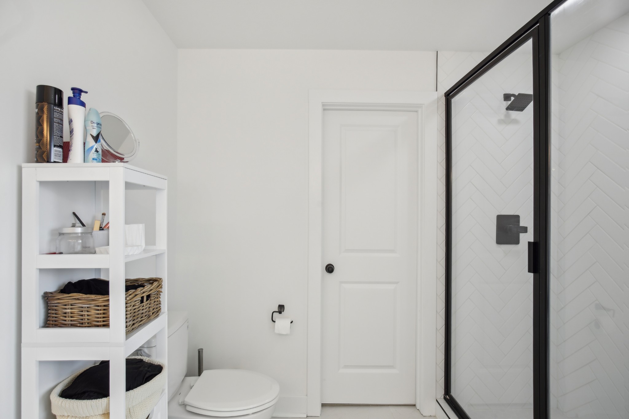 Clarksville, Tennessee 37043, United States, 3 Bedrooms Bedrooms, ,3 BathroomsBathrooms,Residential,Active,141738