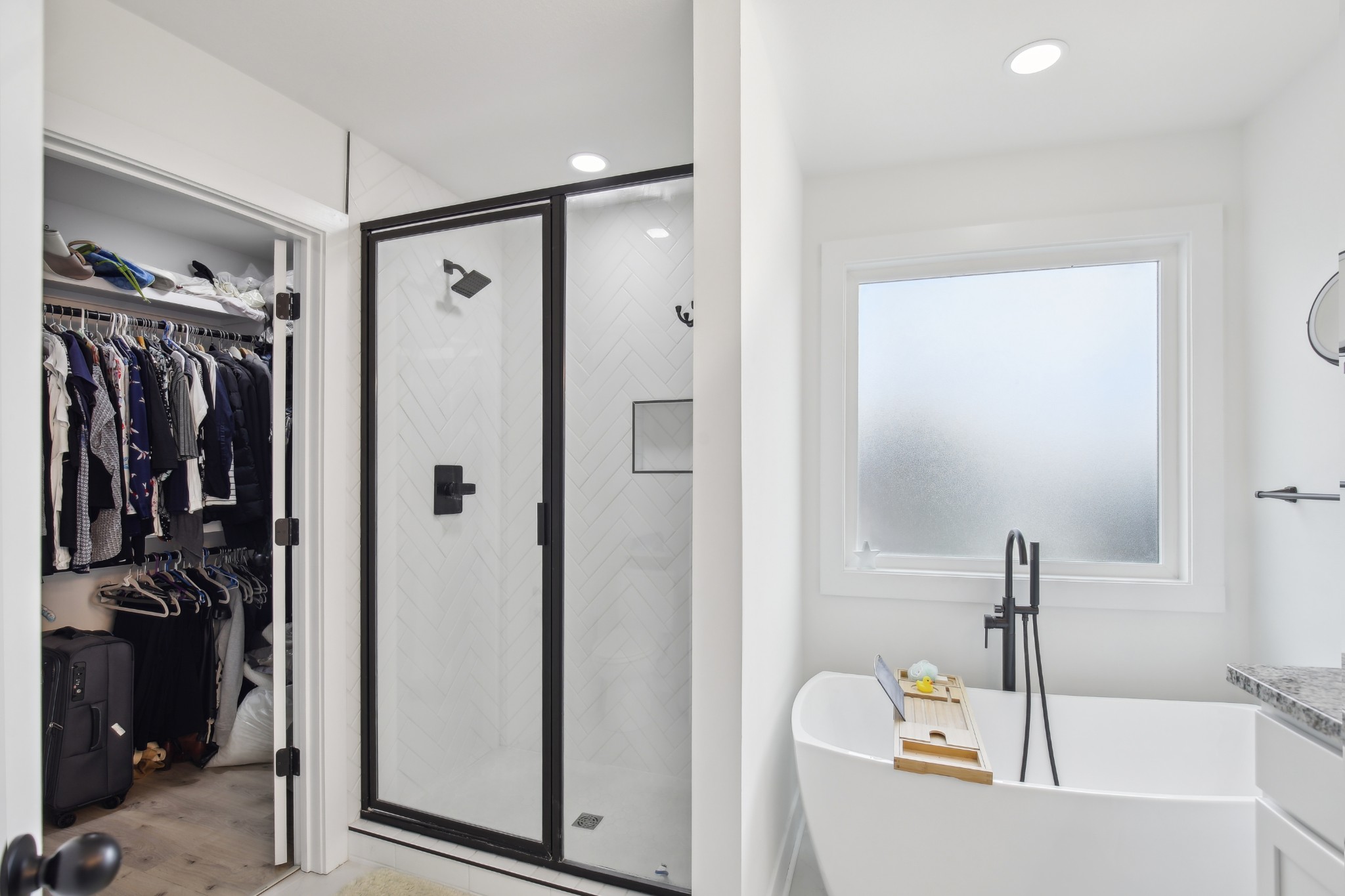 Clarksville, Tennessee 37043, United States, 3 Bedrooms Bedrooms, ,3 BathroomsBathrooms,Residential,Active,141738