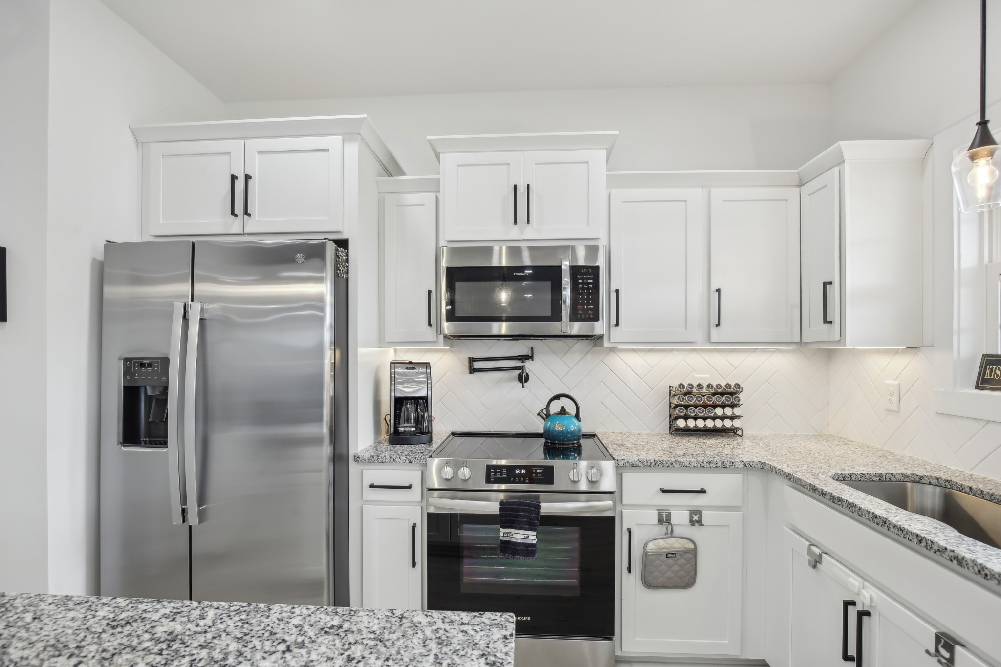 Clarksville, Tennessee 37043, United States, 3 Bedrooms Bedrooms, ,3 BathroomsBathrooms,Residential,Active,141738