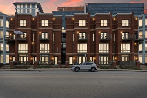 Photo of 807 18th Ave S #414, Nashville, TN 37203 (MLS # 3146700)
