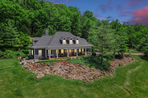 Photo of 5594 Carters Creek Pike, Thompsons Station, TN 37179 (MLS # 2888338)