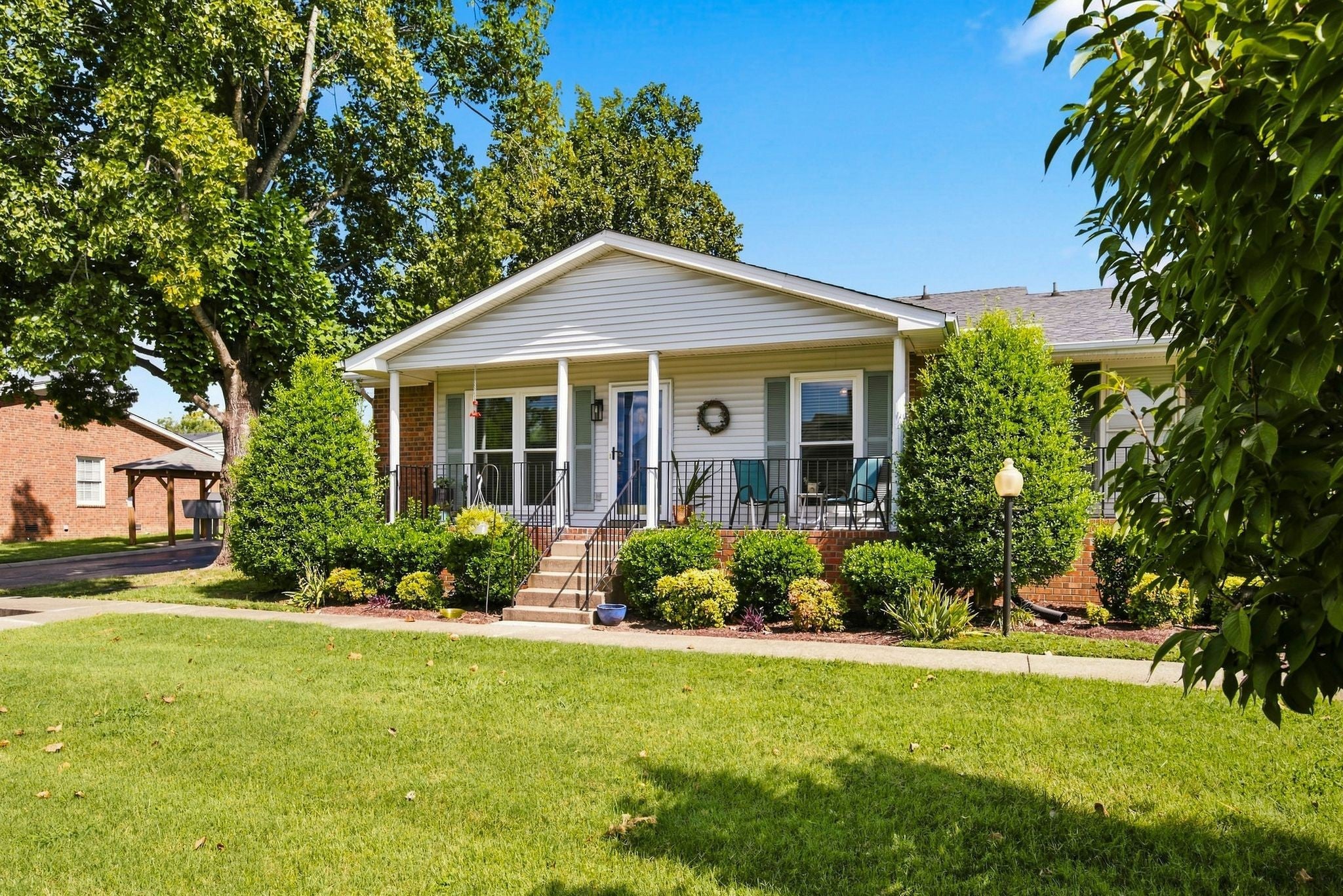 817 Lewis Ct