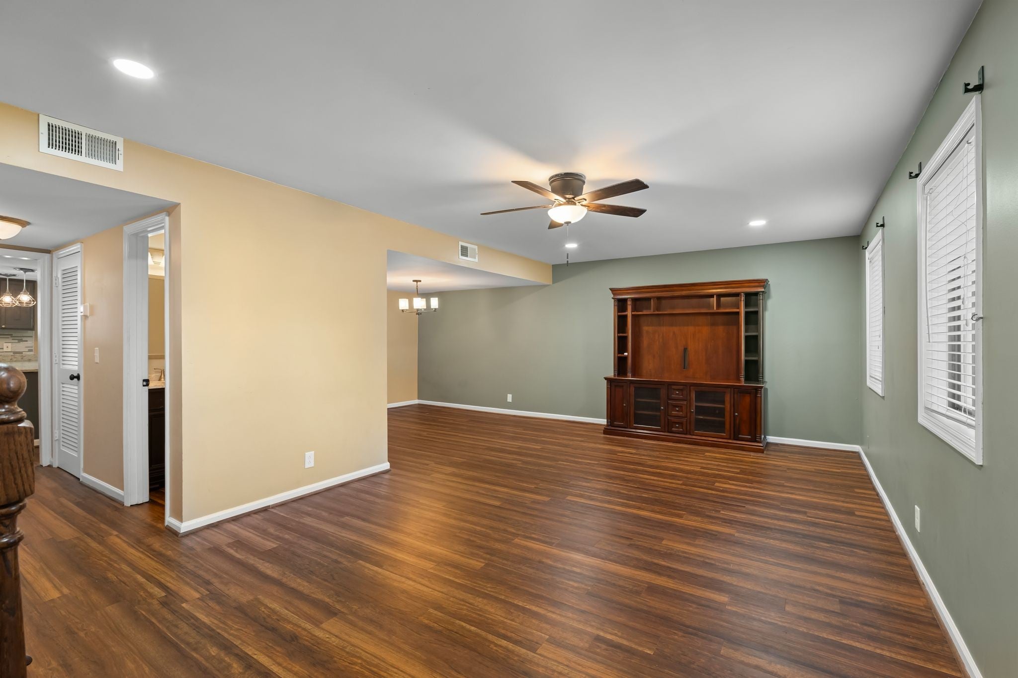 192 Lake Chateau Dr