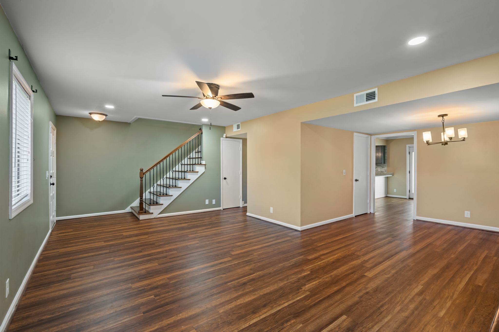 192 Lake Chateau Dr
