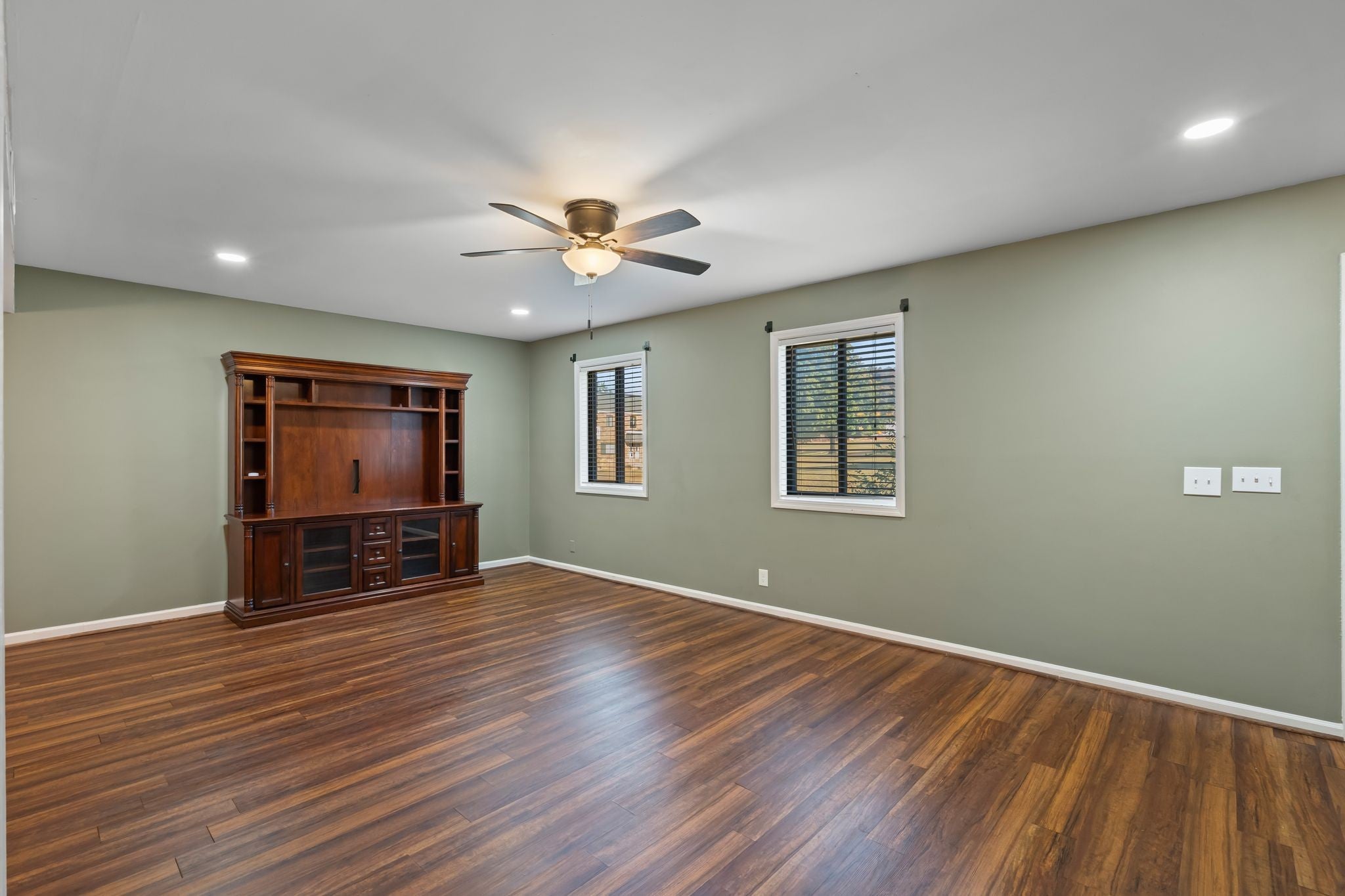192 Lake Chateau Dr