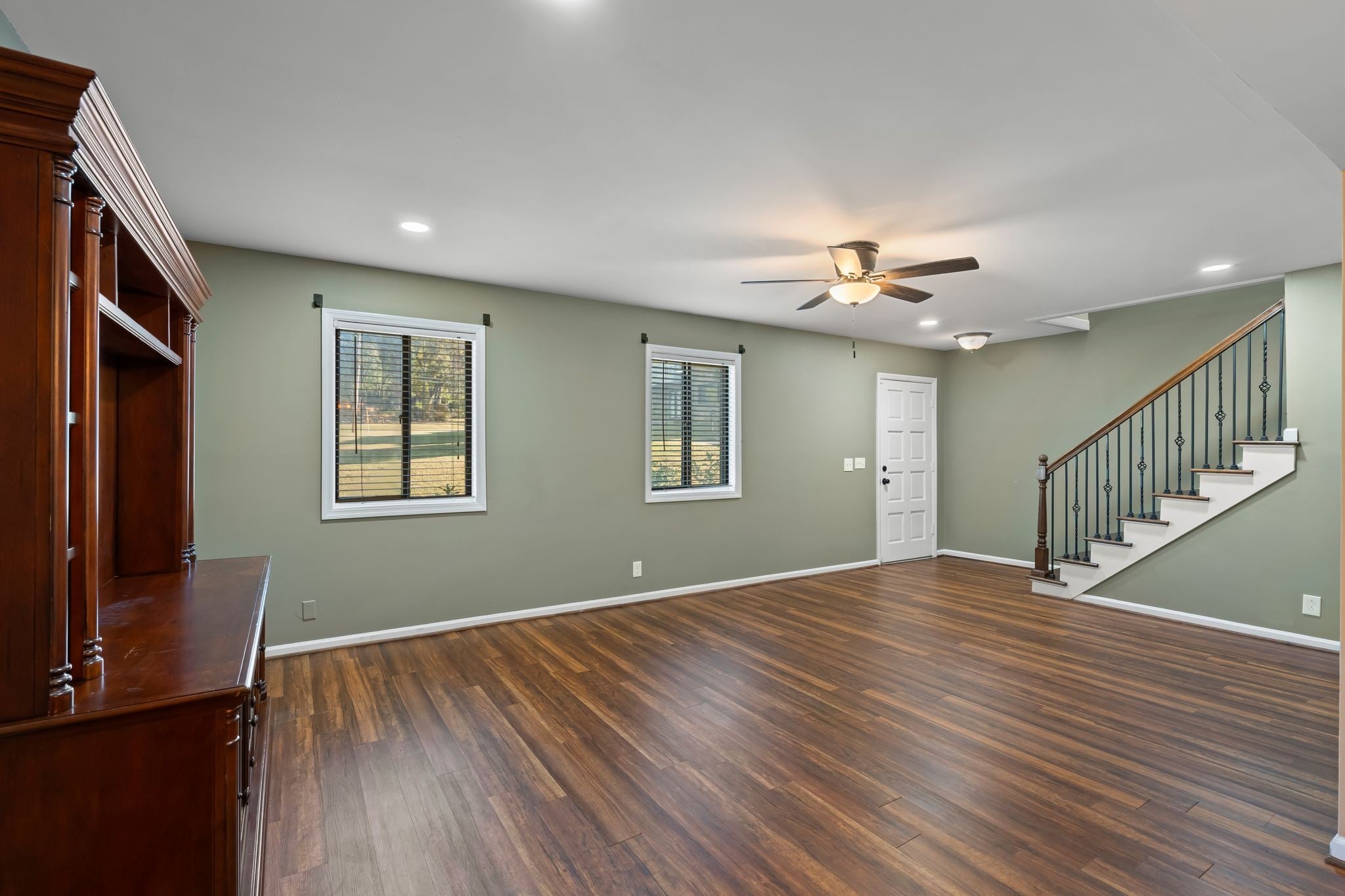 192 Lake Chateau Dr