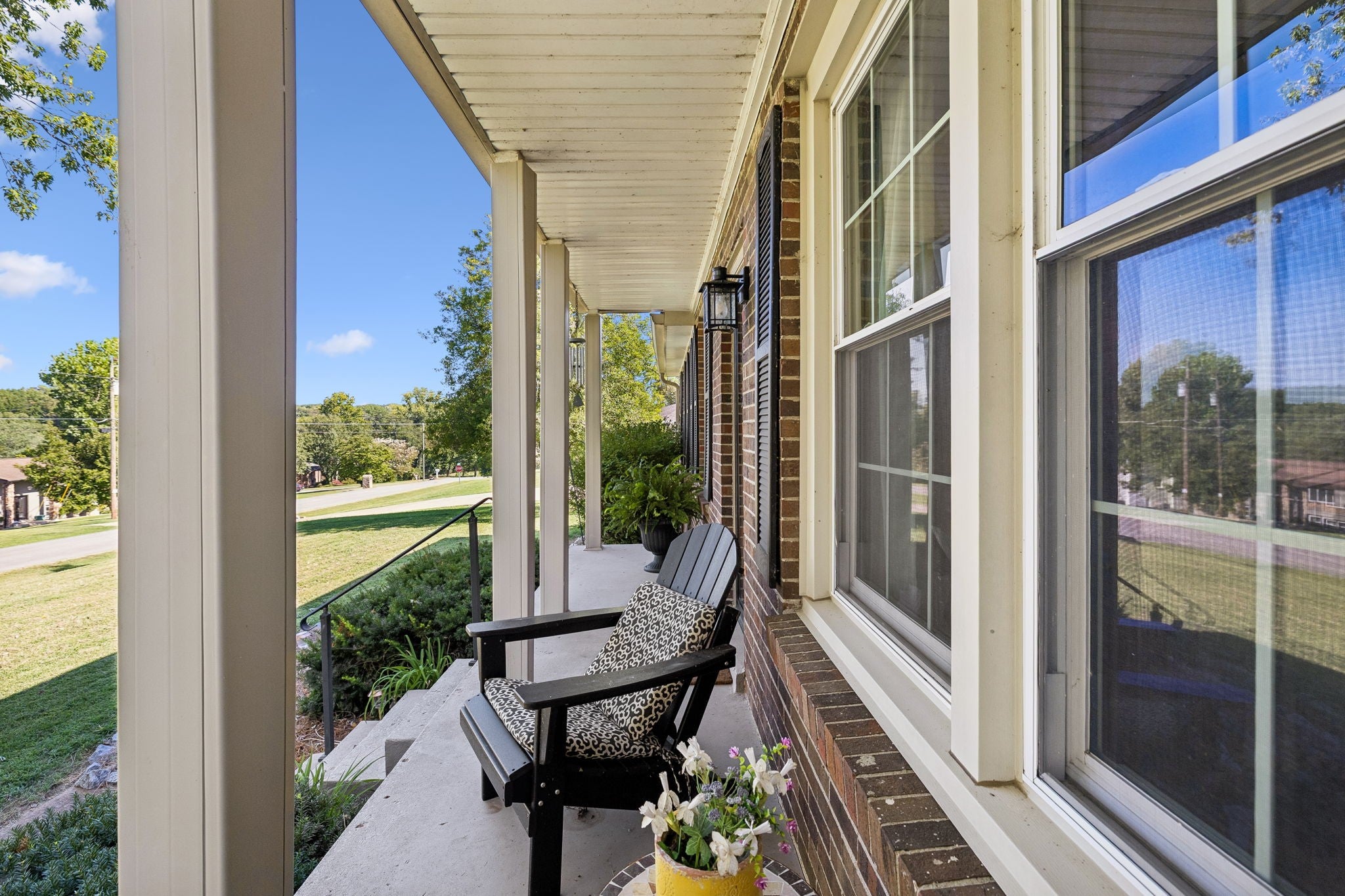211 Edgewater Dr