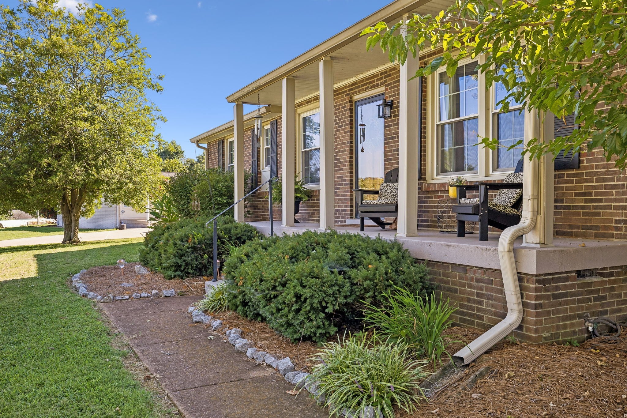 211 Edgewater Dr