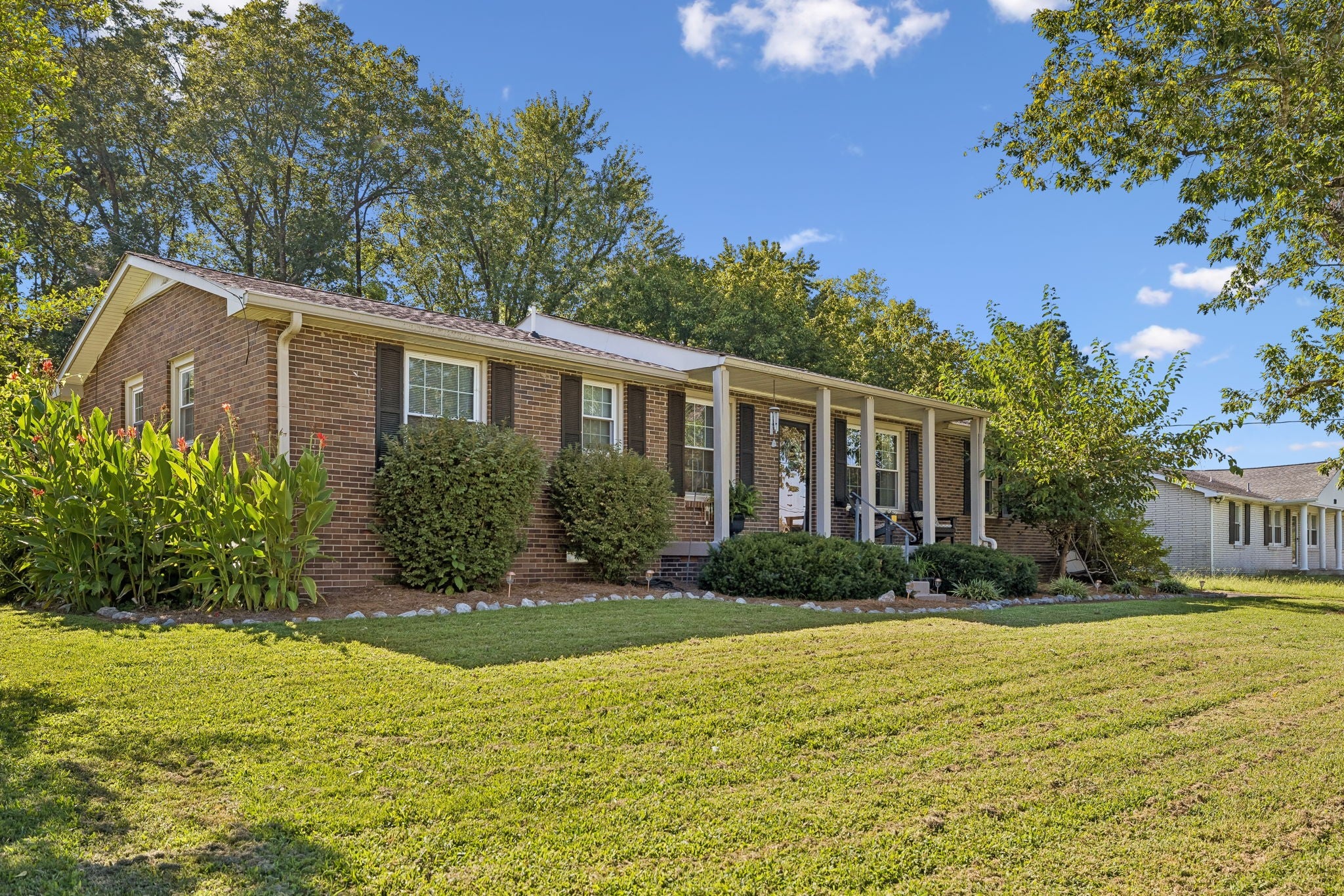 211 Edgewater Dr